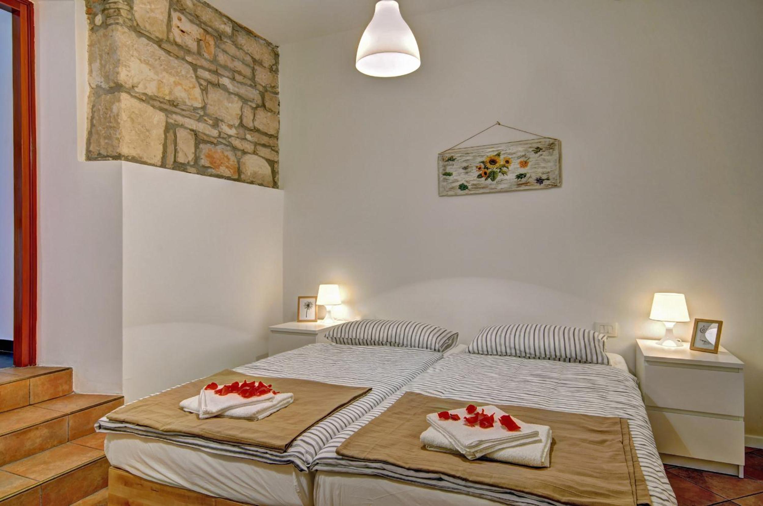 Studio Apartment - Photo 17