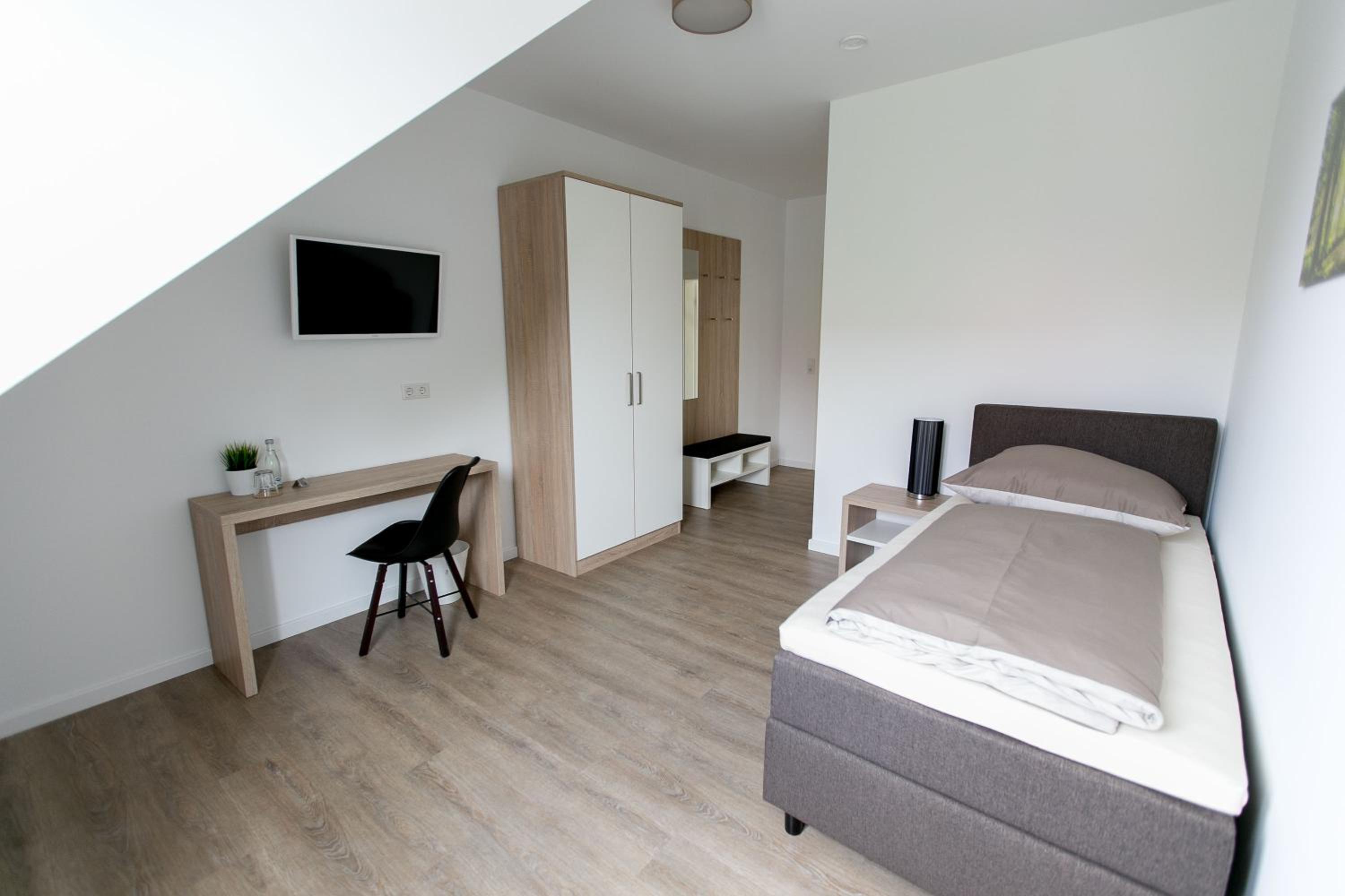 Single Room with Bathroom photo 2