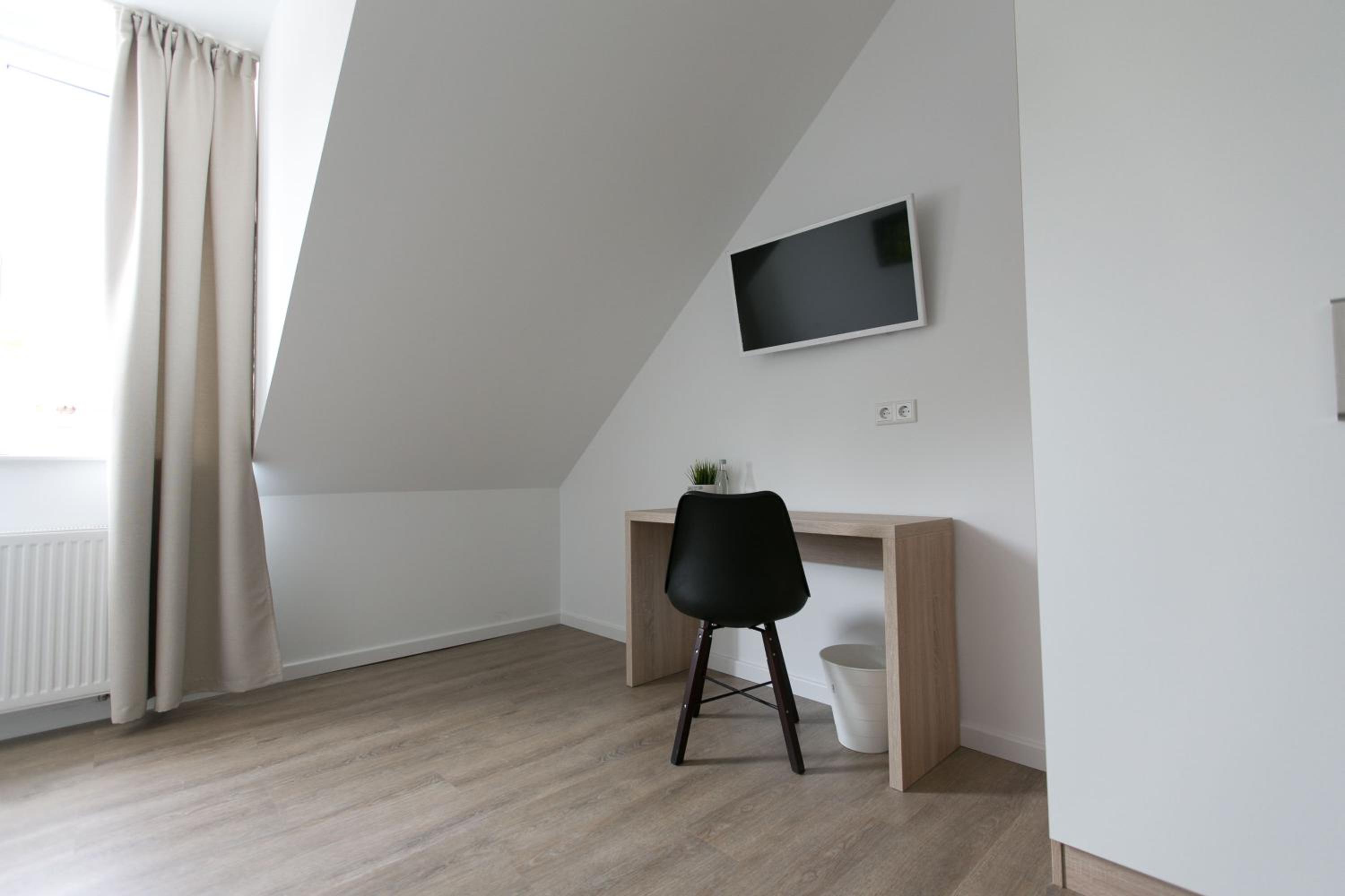 Single Room with Bathroom photo 1
