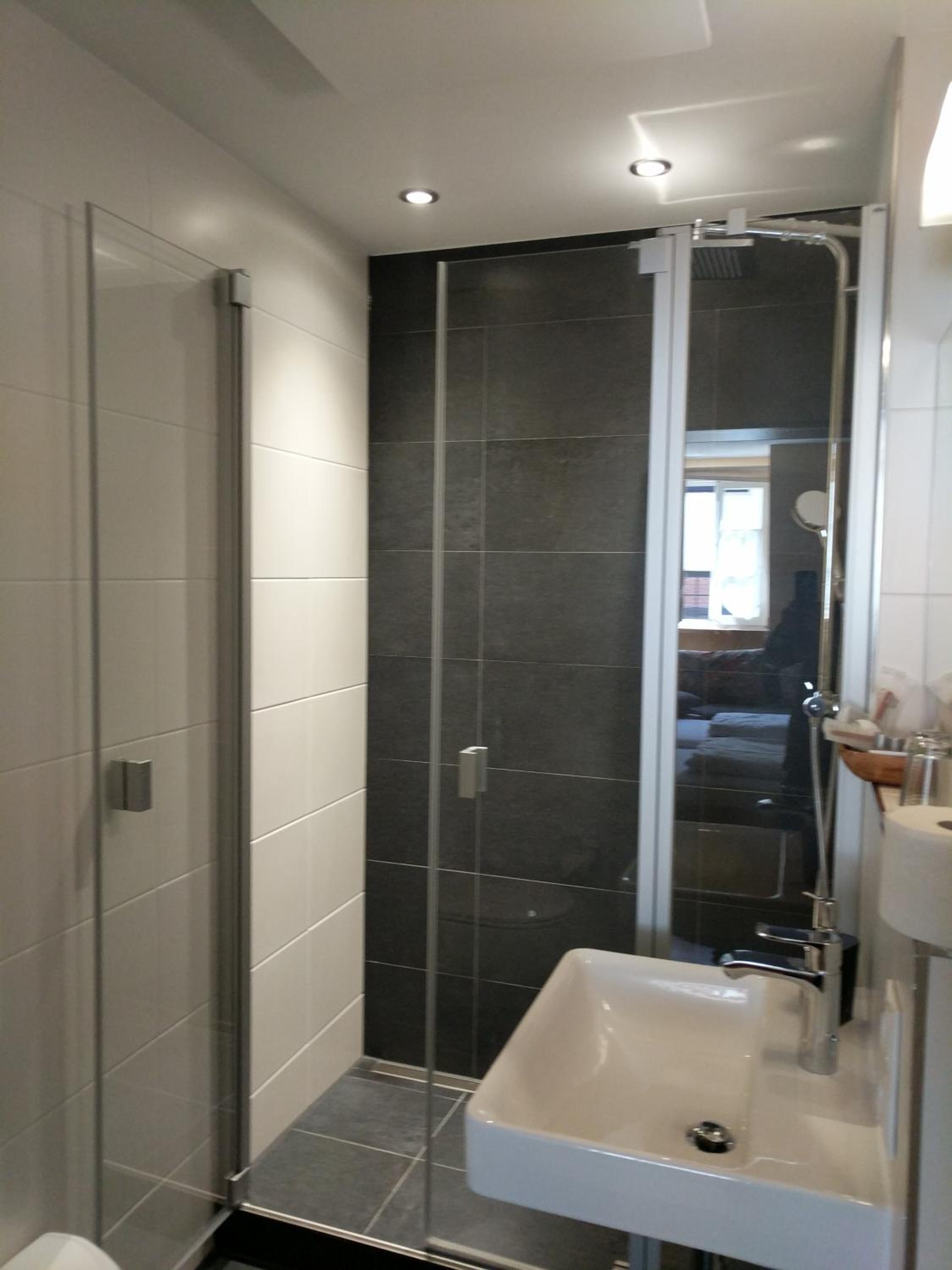 Double or Twin Room with Private Bathroom - Photo 5
