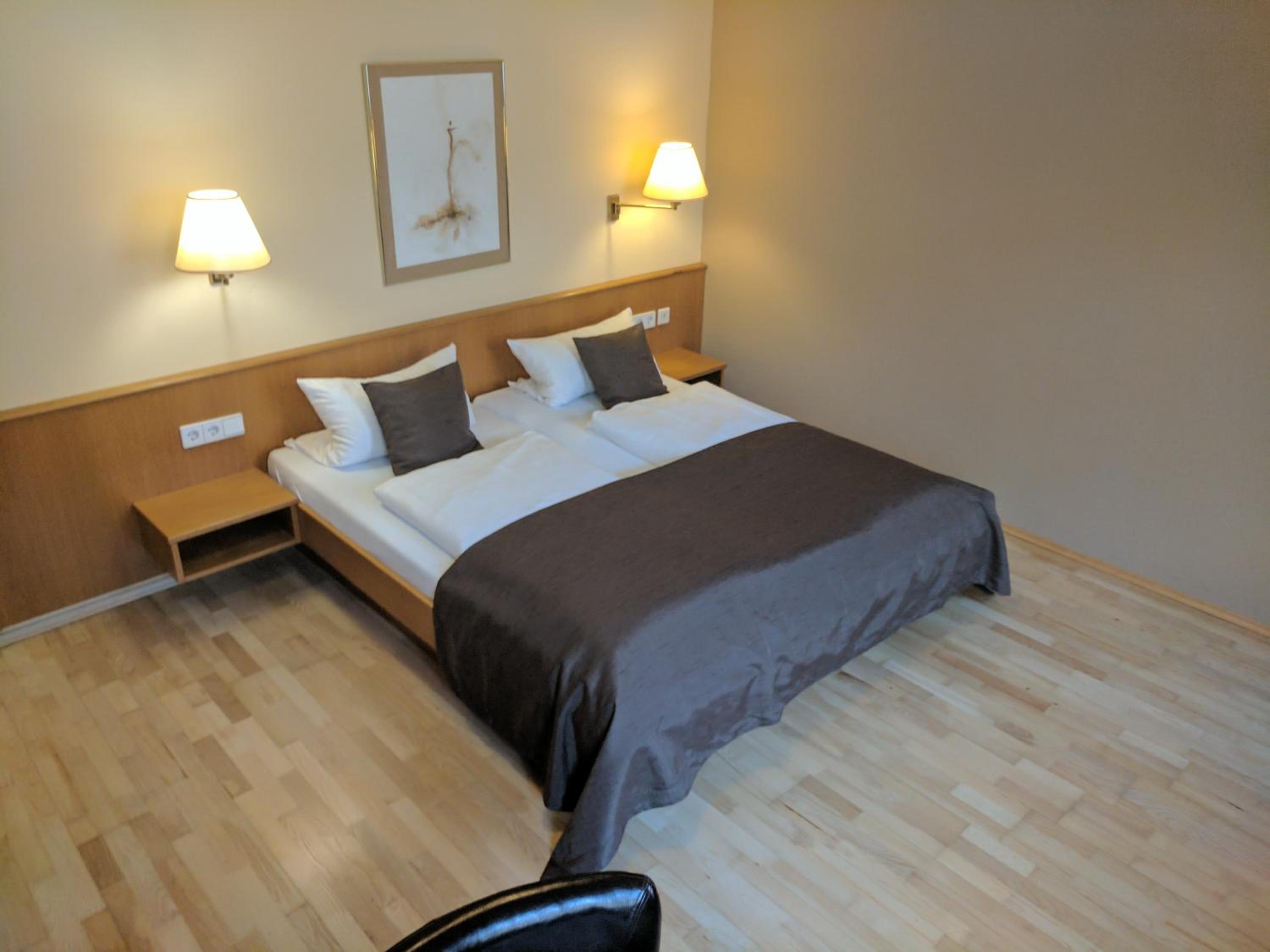 Double or Twin Room with Private Bathroom - Photo 1