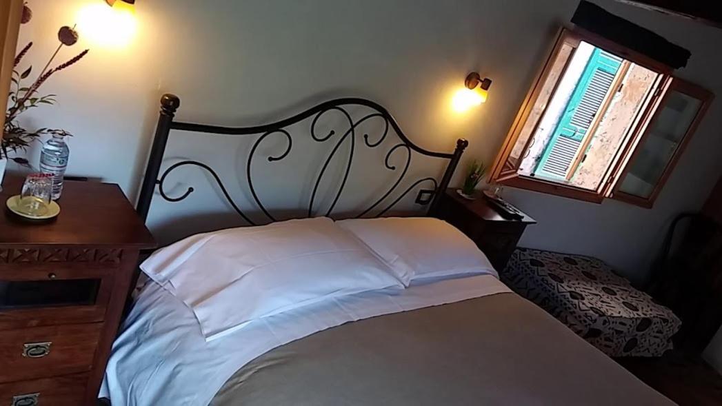 Double Room - Photo 9