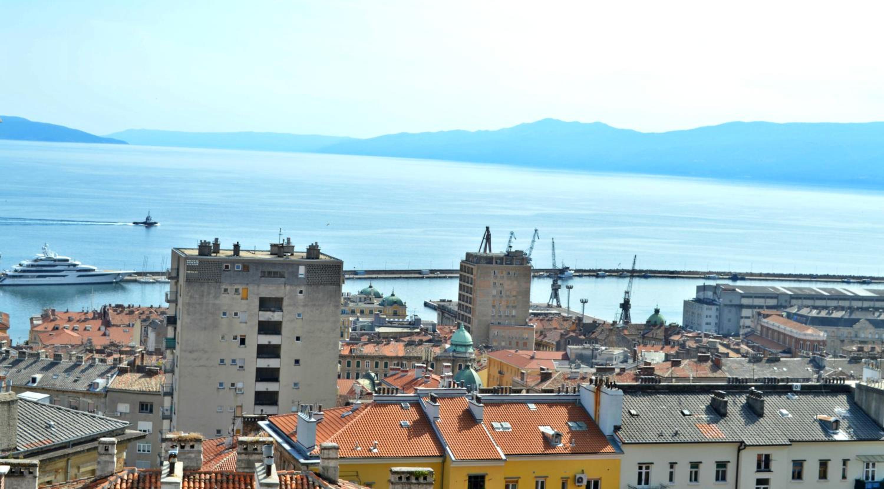 Apartment with Sea View - Photo 12