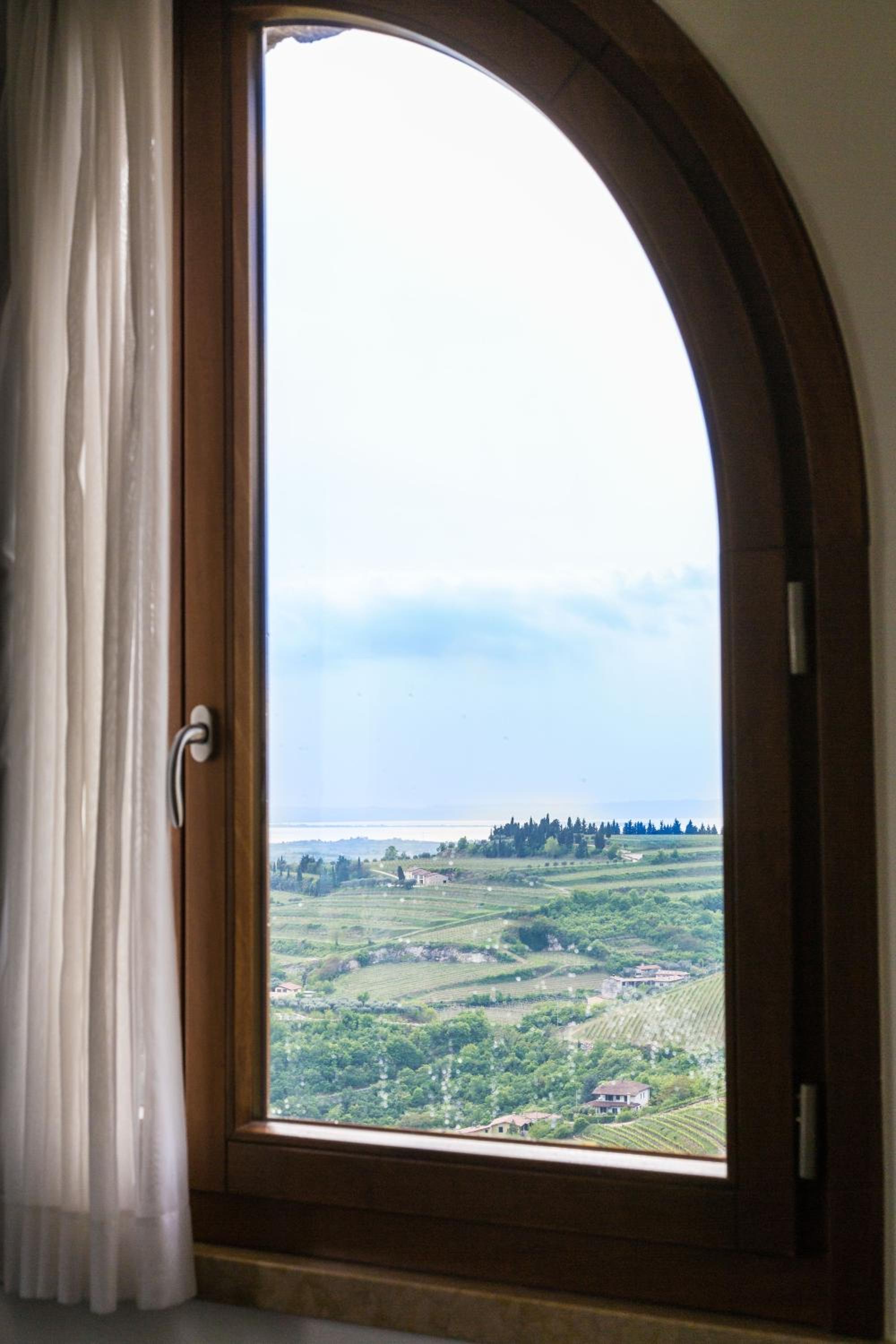 Double Room with Lake View - Photo 5