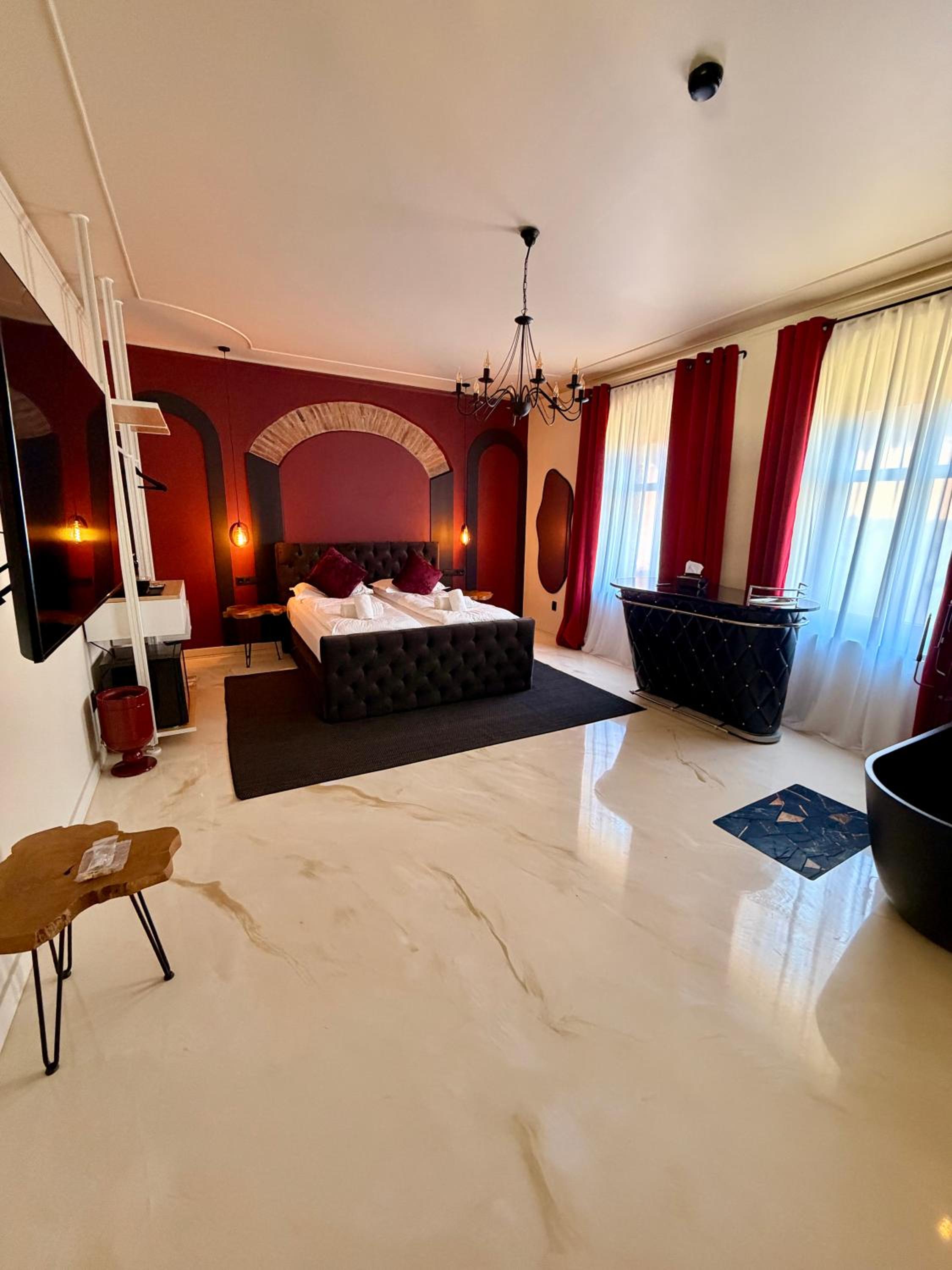 Deluxe Suite with Spa Bath