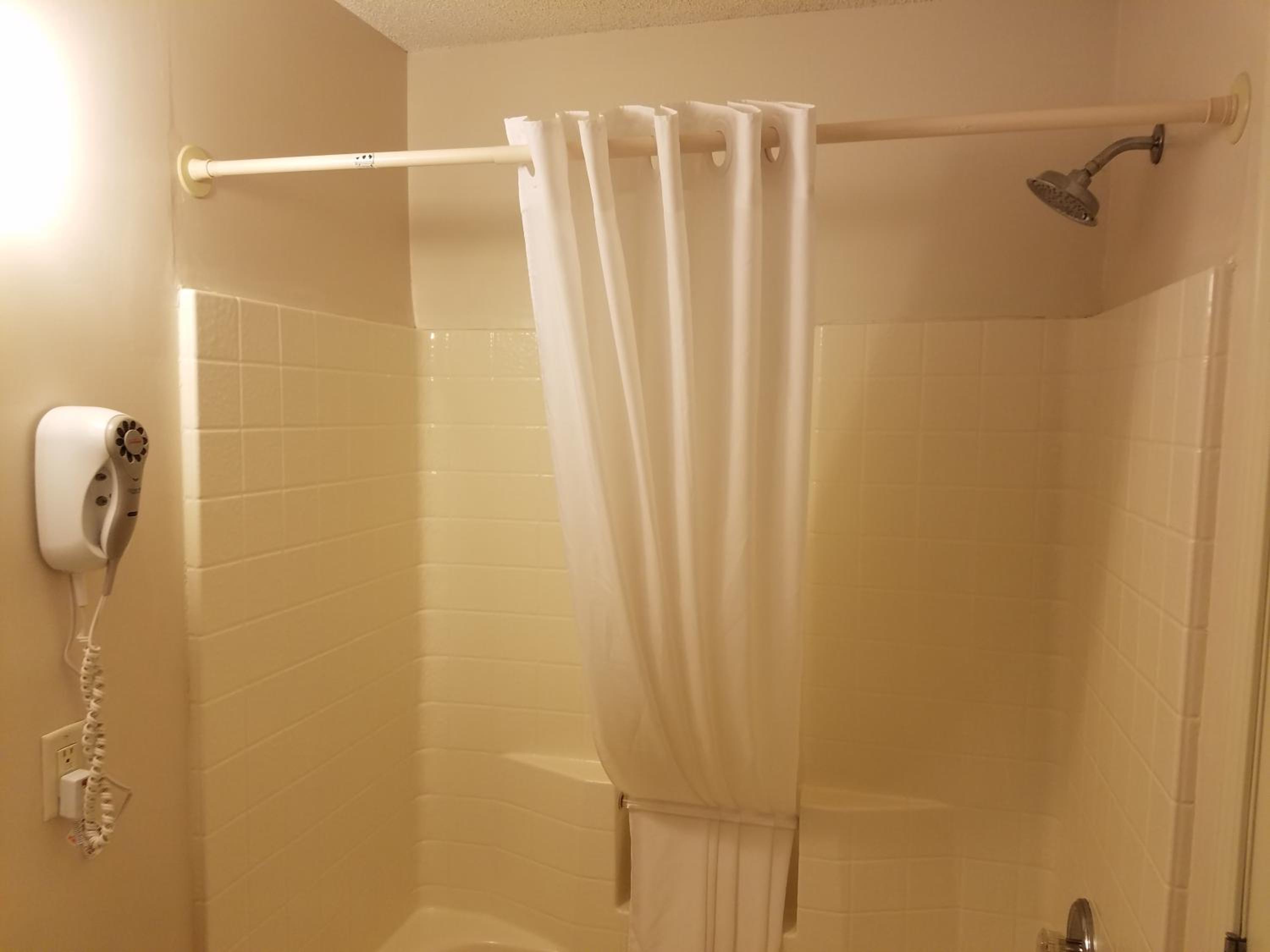 One-Bedroom Suite - Photo 7