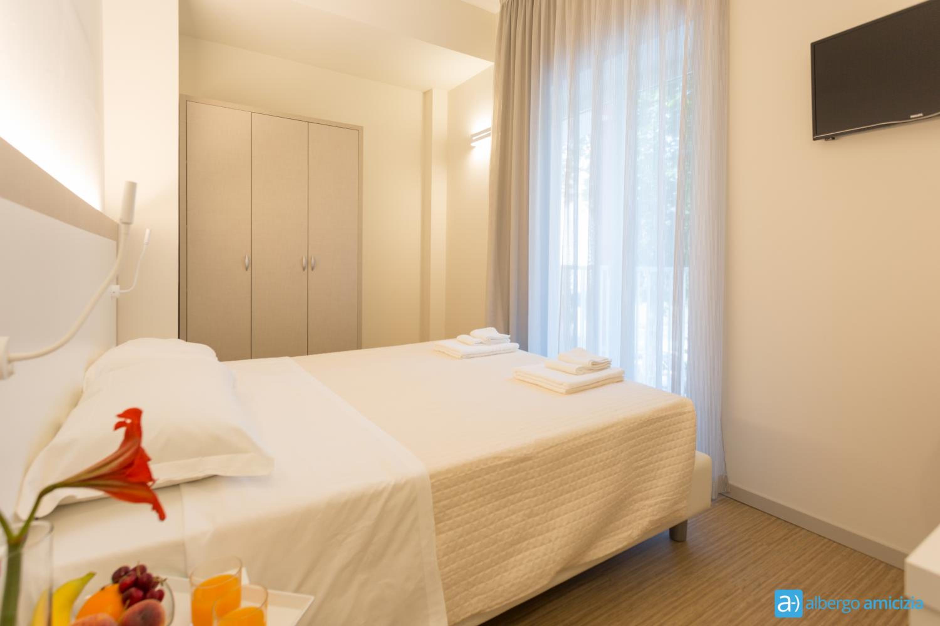 Double Room with Balcony - Photo 11