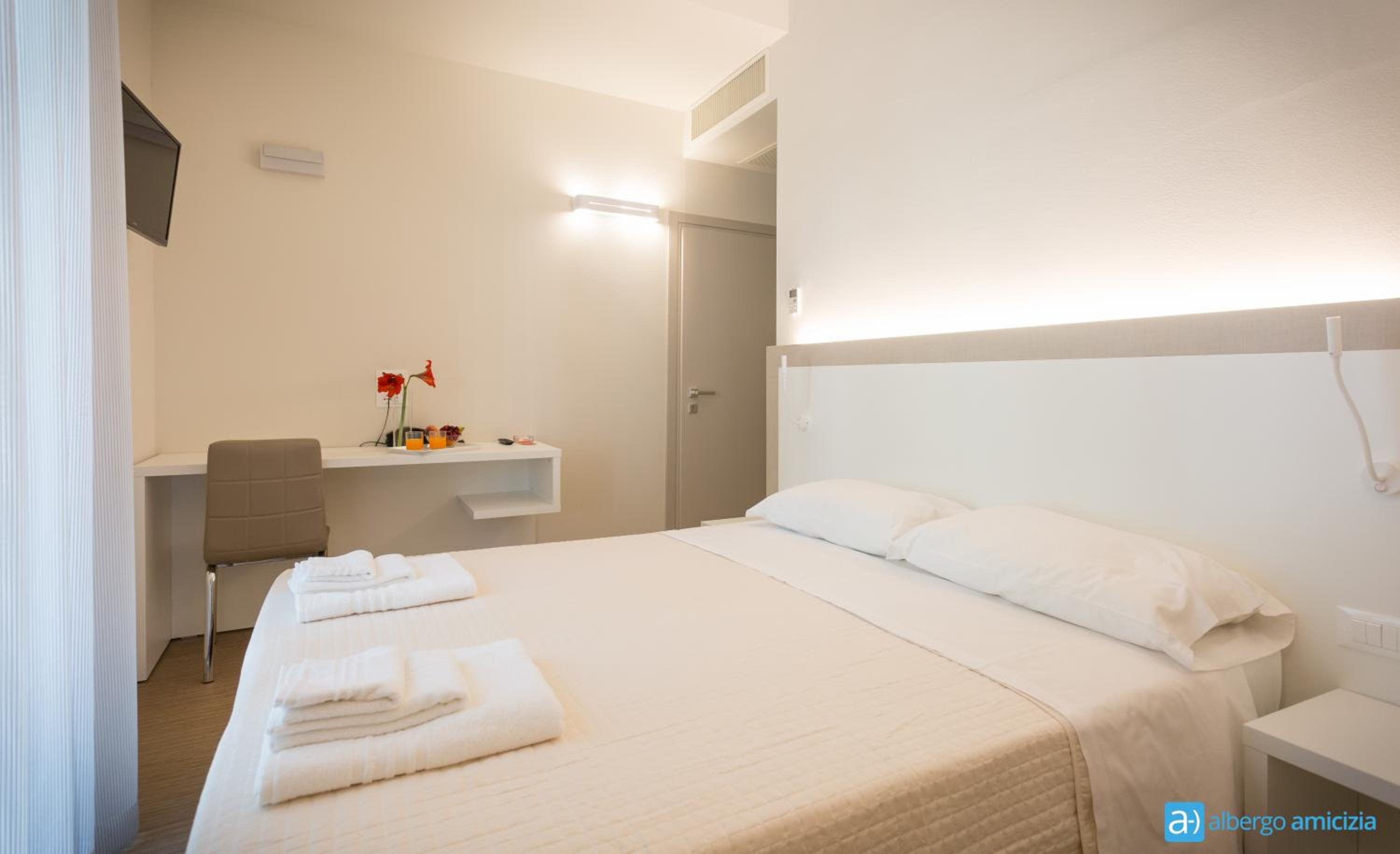 Double Room with Balcony - Photo 4