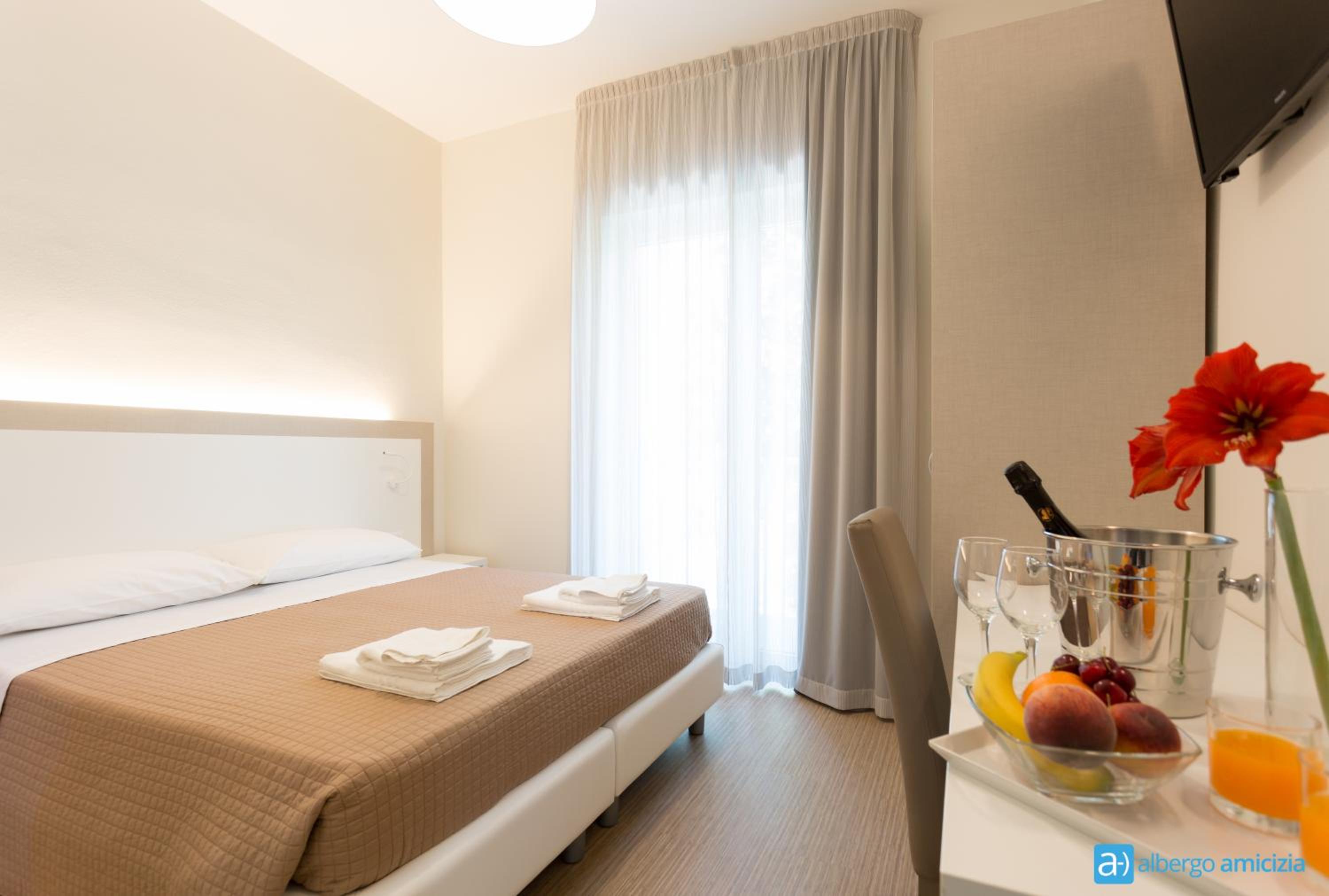 Double Room with Balcony - Photo 3