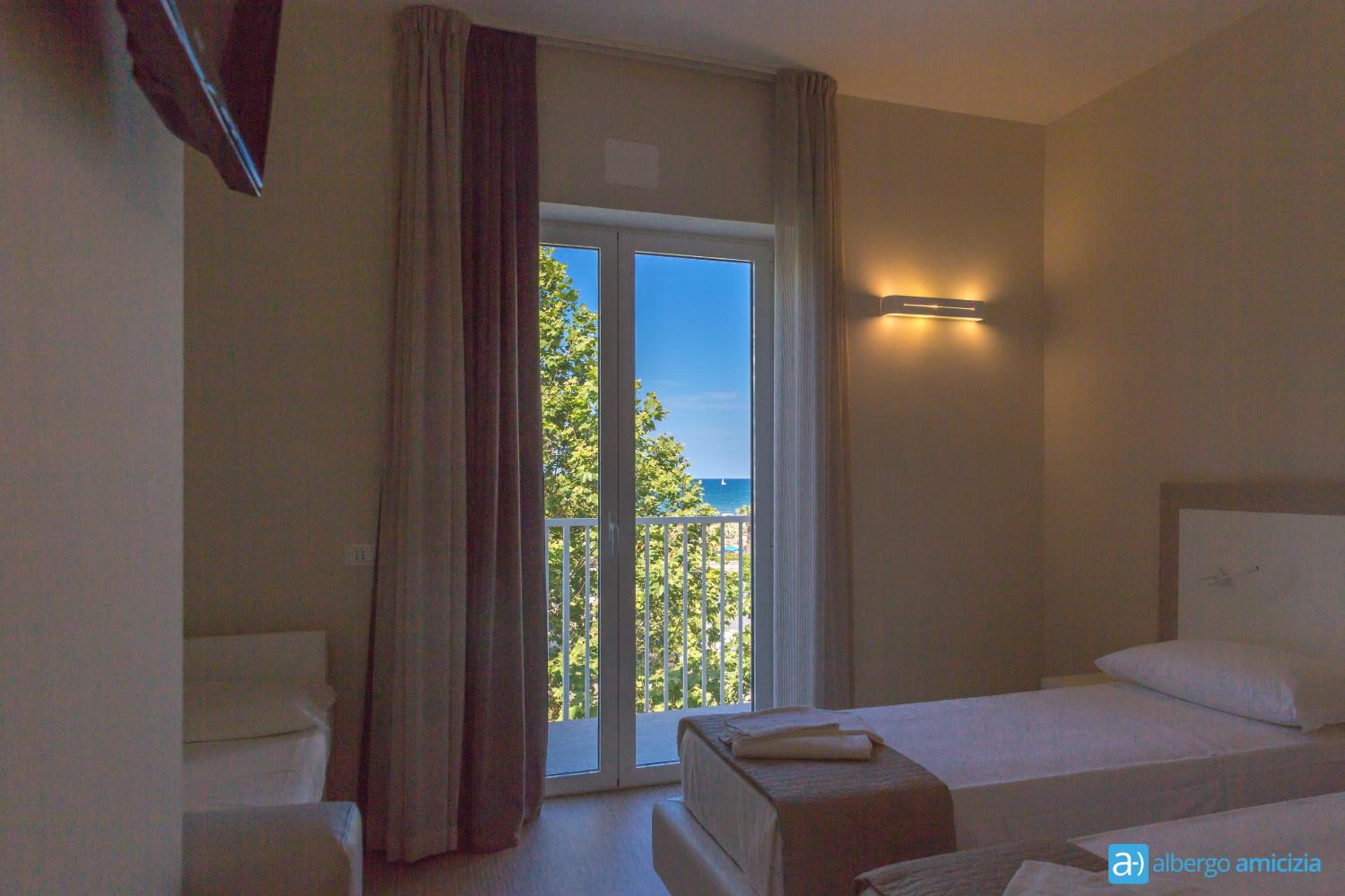 Family Room with Balcony (2 Adults + 2 Children) - Photo 4