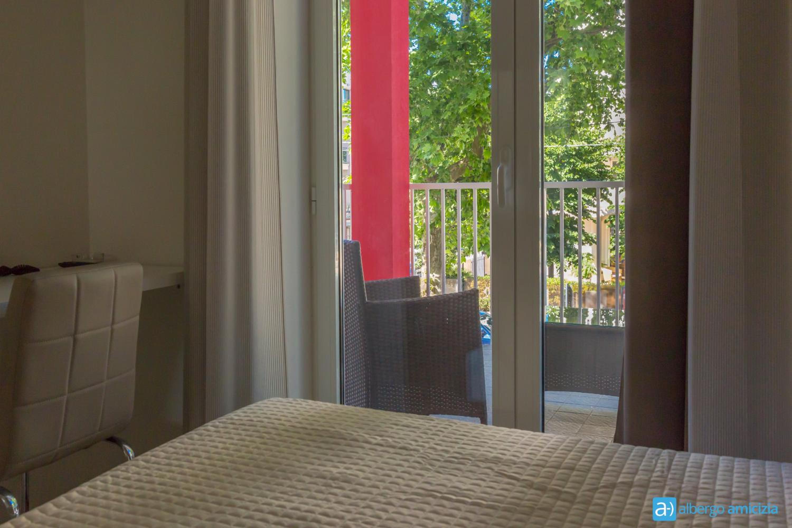 Double Room with Balcony - Photo 8