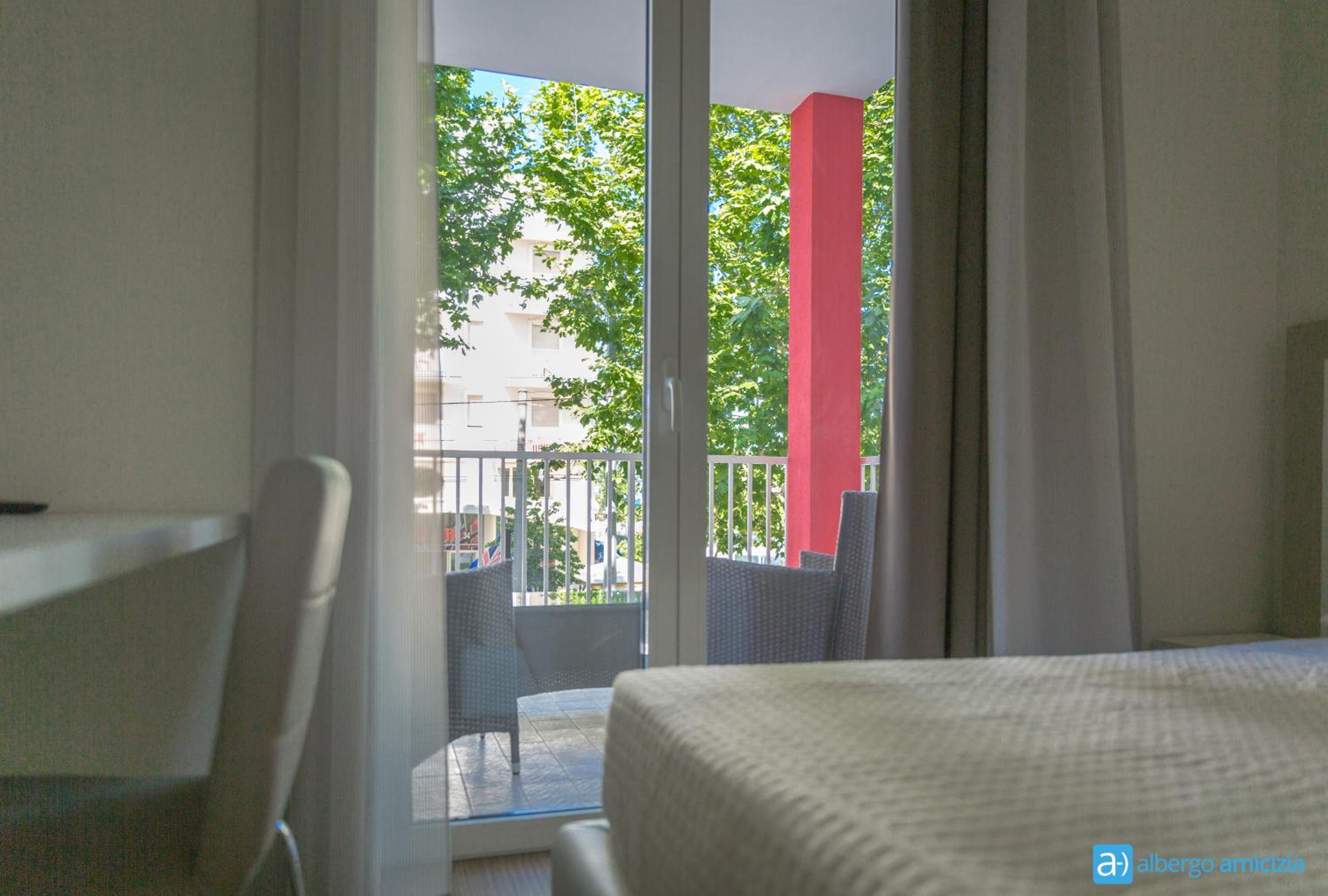 Double Room with Balcony - Photo 9
