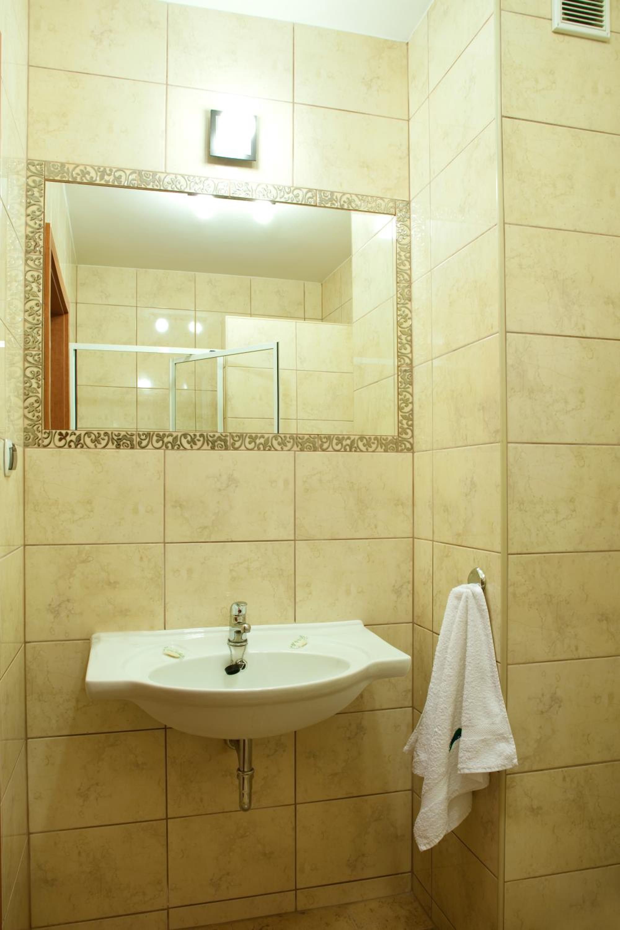 Double Room - Photo 11