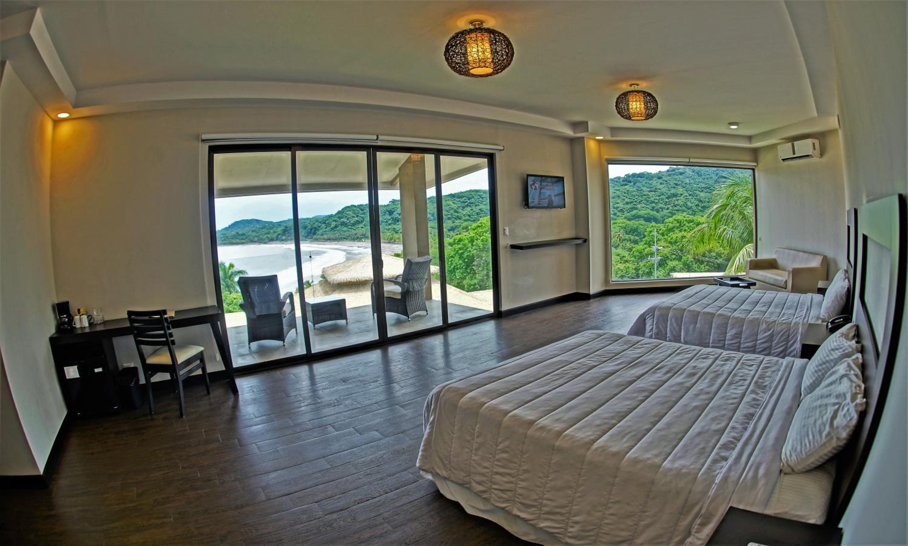 Deluxe Room - Photo 5