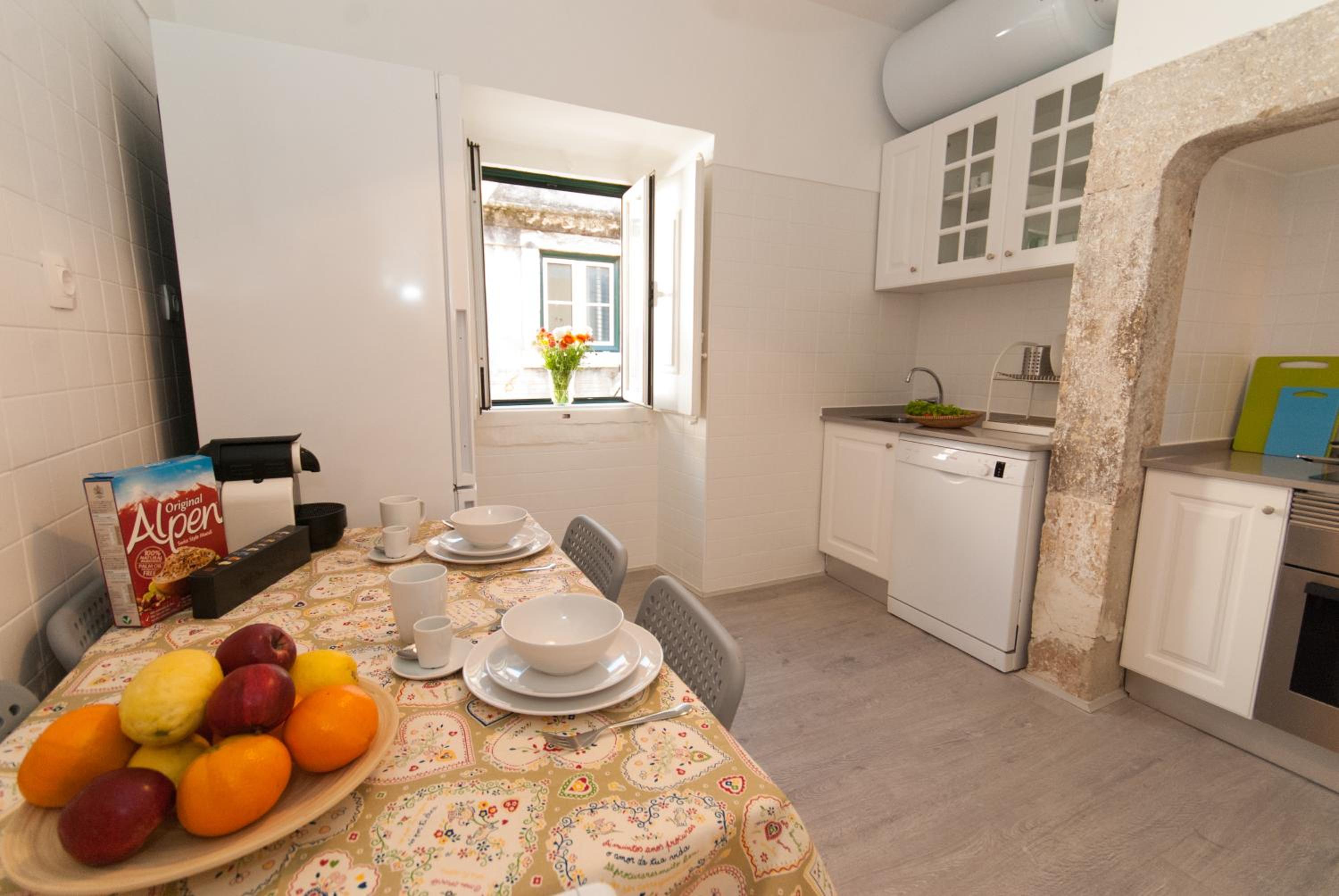 Two-Bedroom Apartment with Balcony - Photo 23