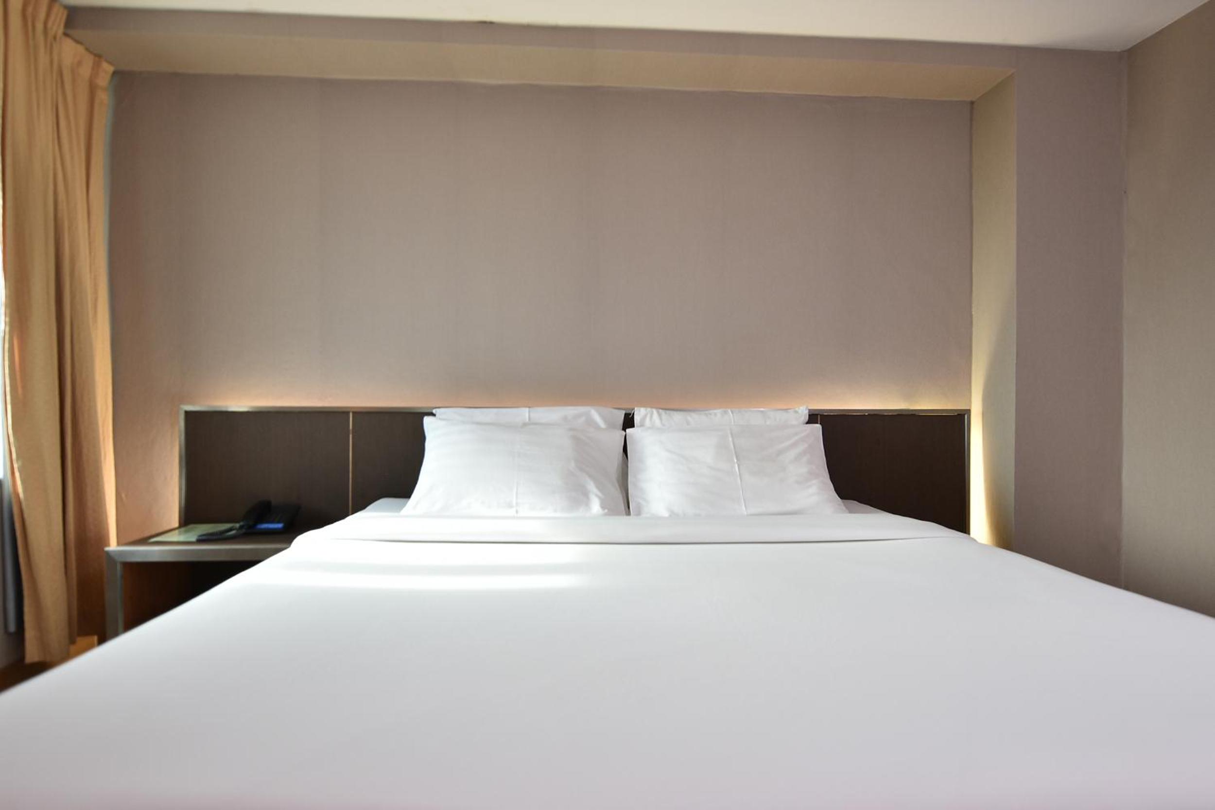 Deluxe King Room photo 3