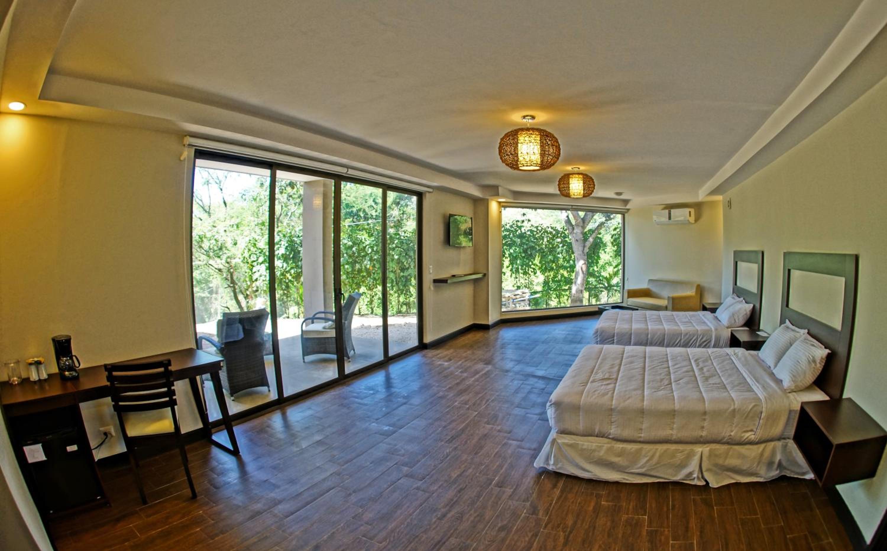 Deluxe Room - Photo 3