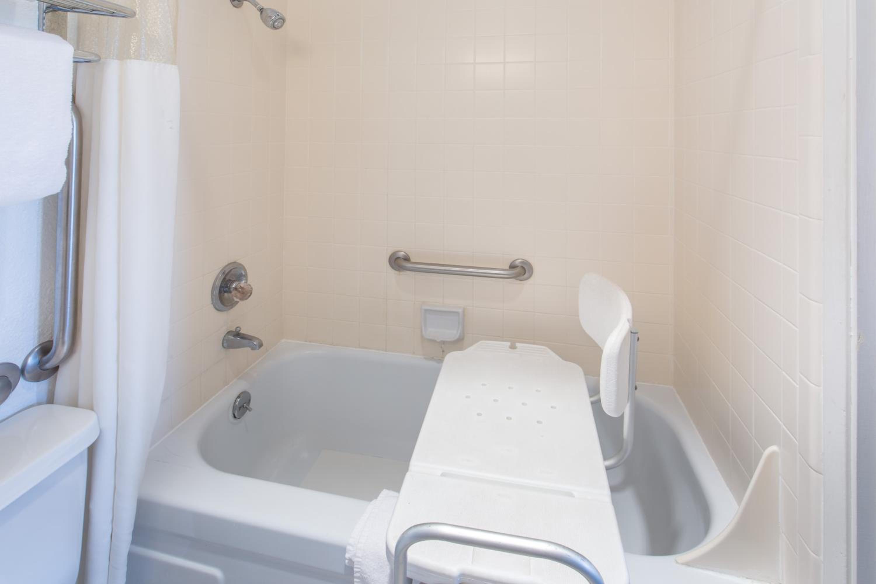 Queen Room with Two Queen Beds - Disability Access/Non-Smoking photo 3