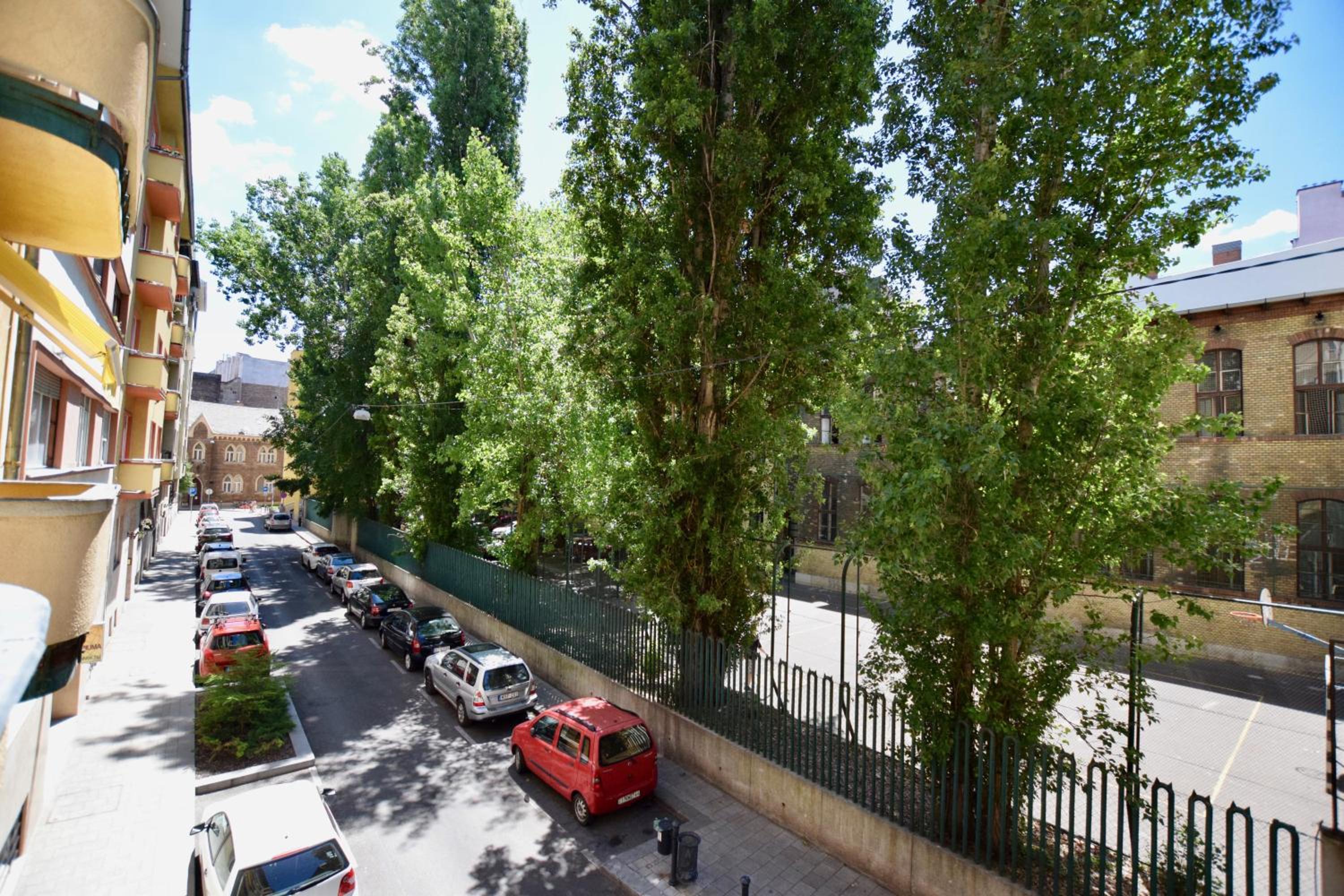 Apartment with Balcony - Photo 12