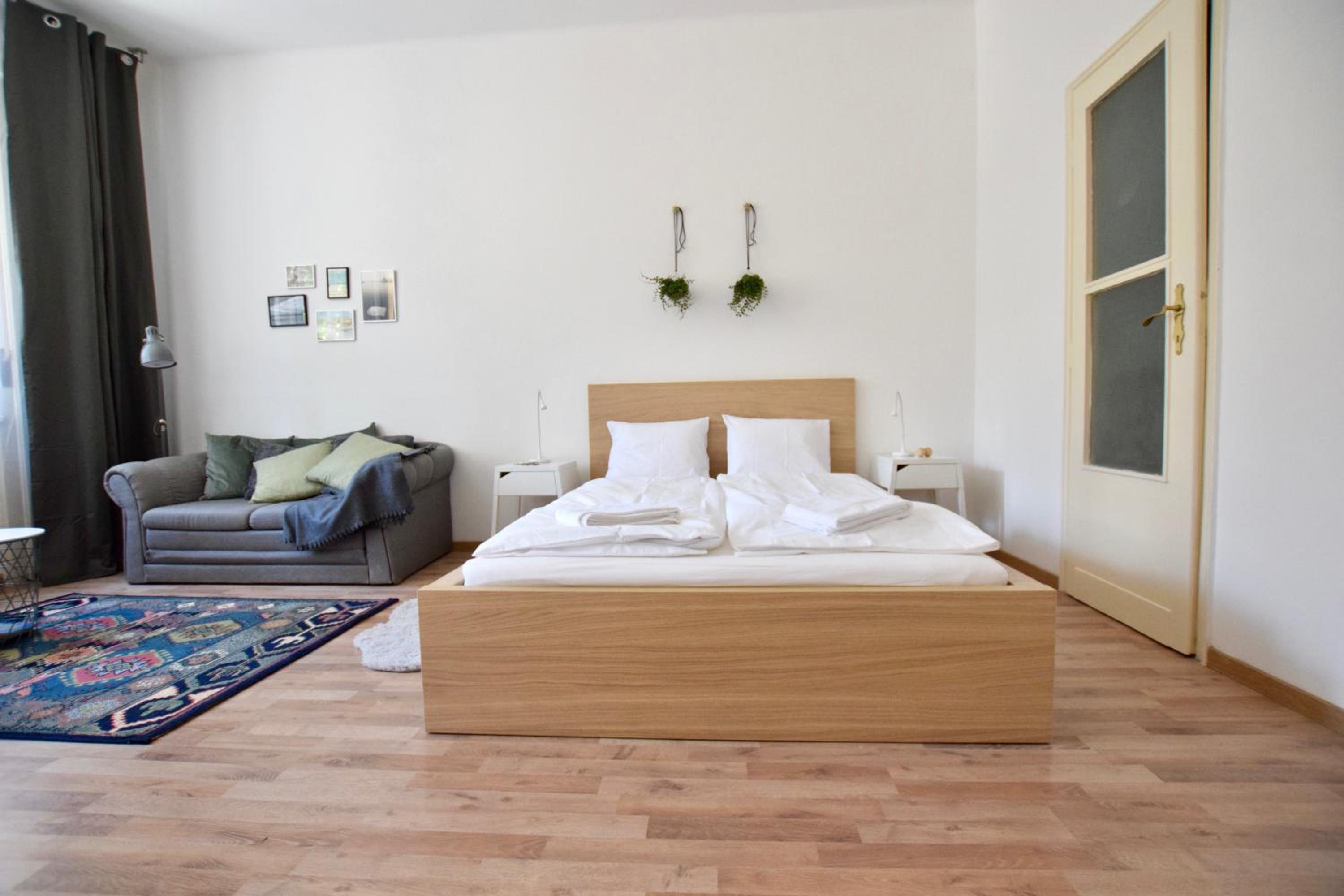 Apartment with Balcony - Photo 3