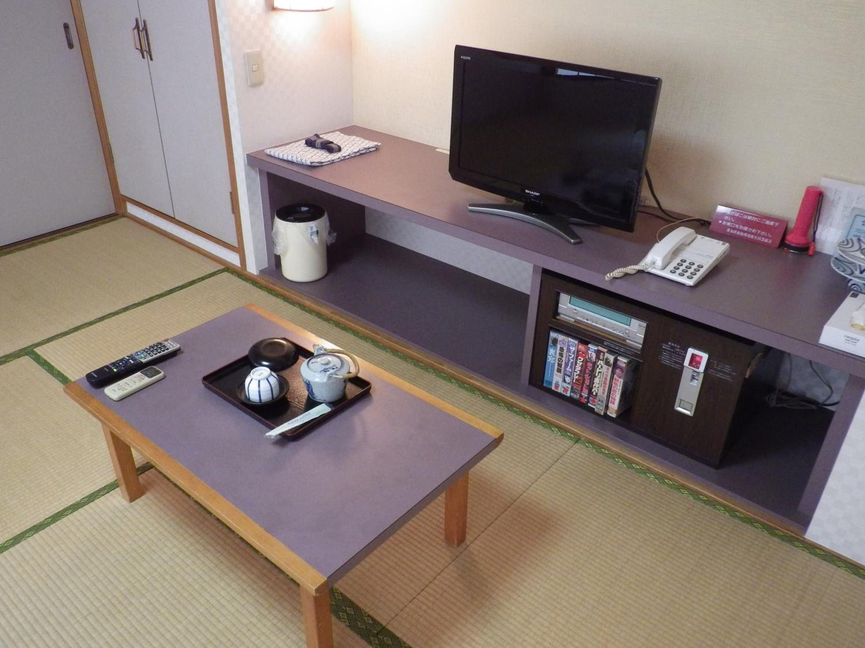 Japanese-Style Family Room - Photo 5