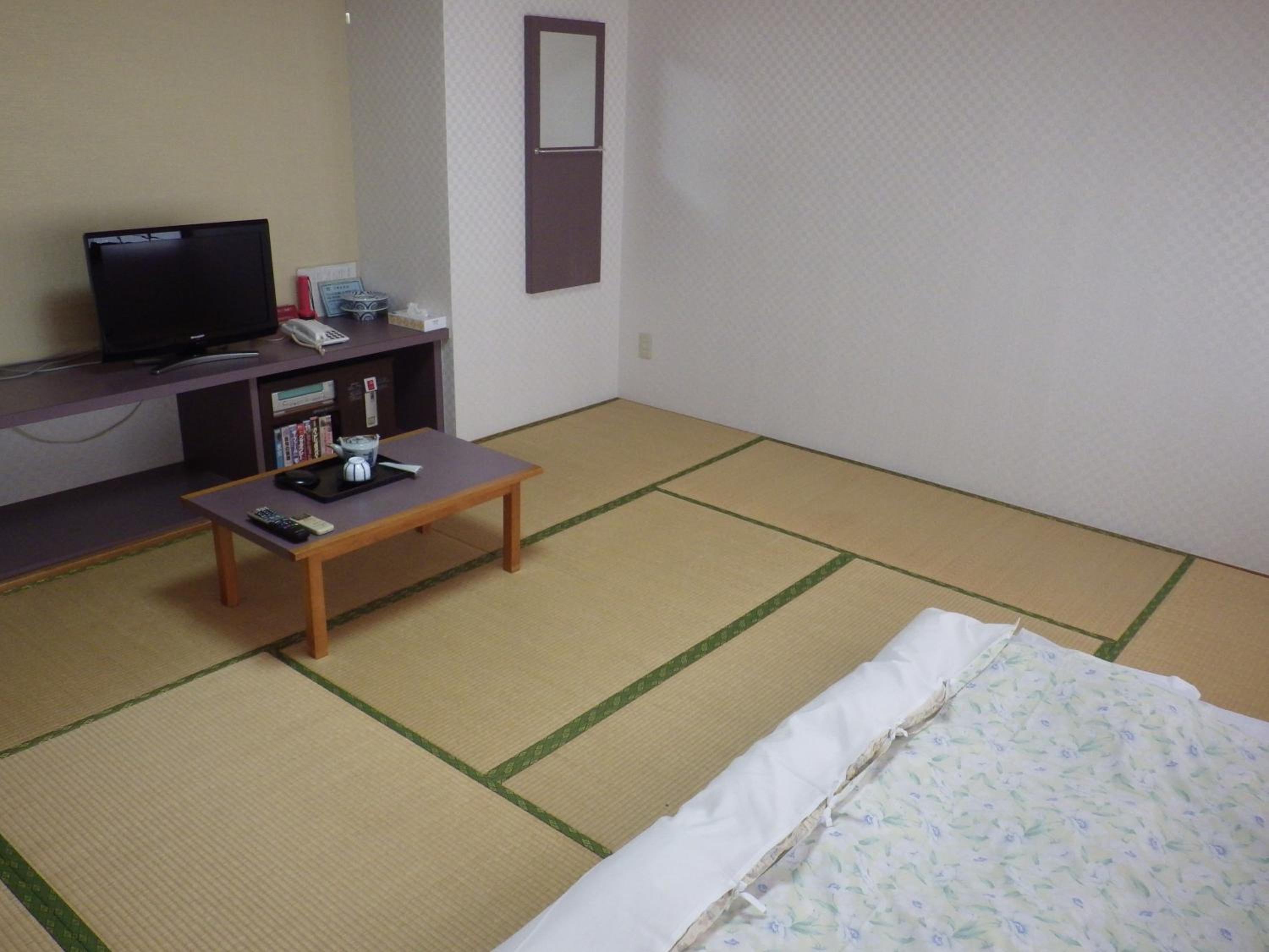 Japanese-Style Family Room - Photo 2