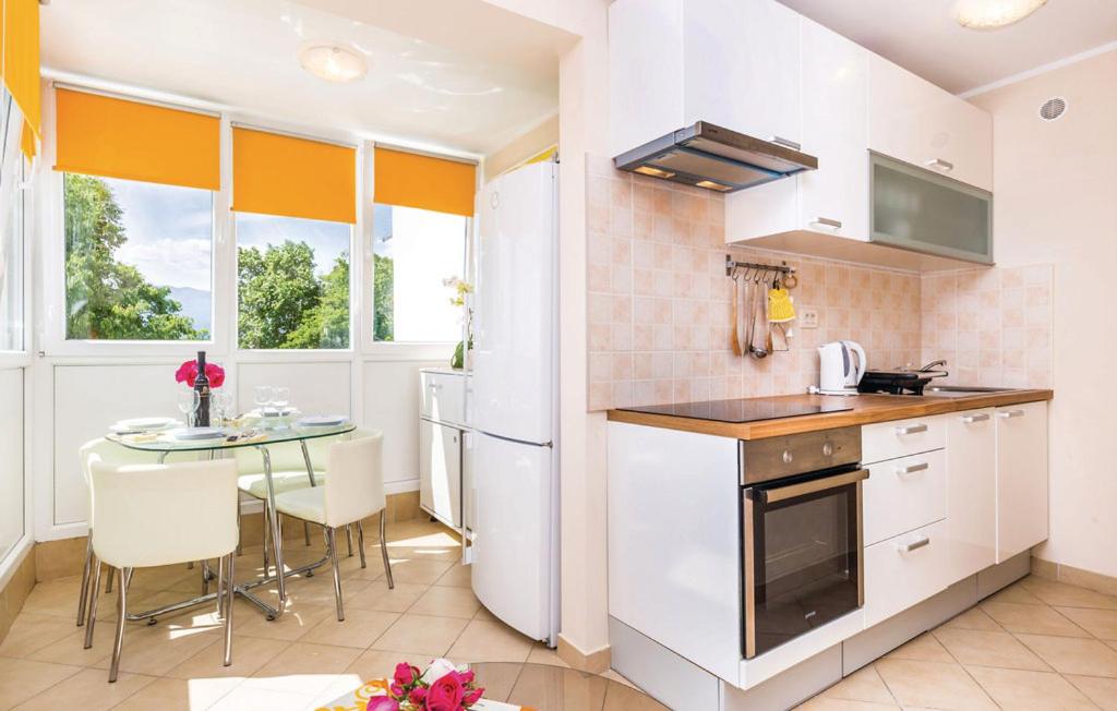 Apartment with Sea View - Photo 15