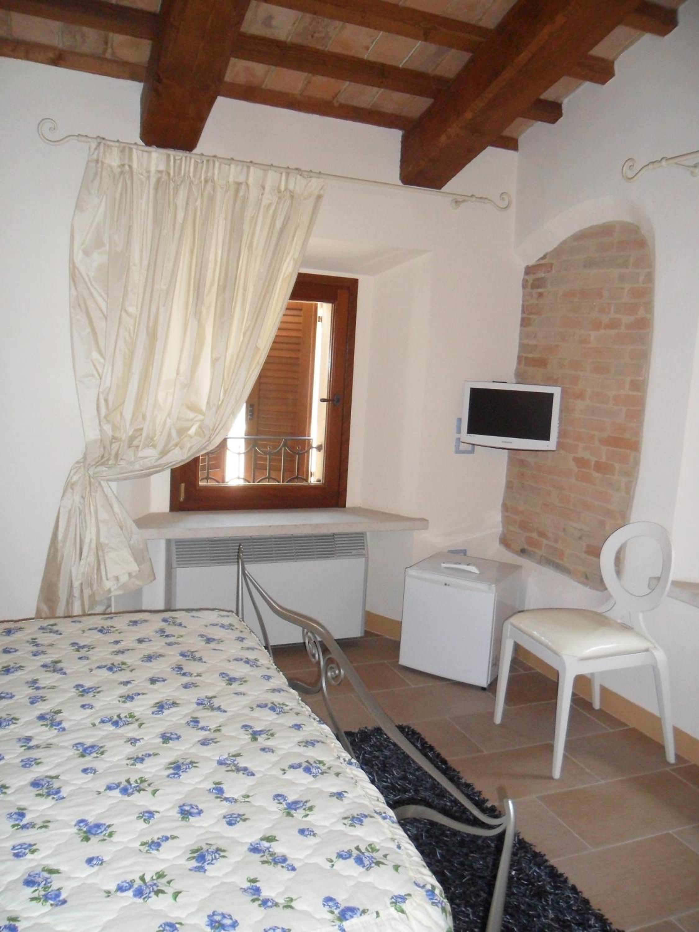Double Room - Photo 8