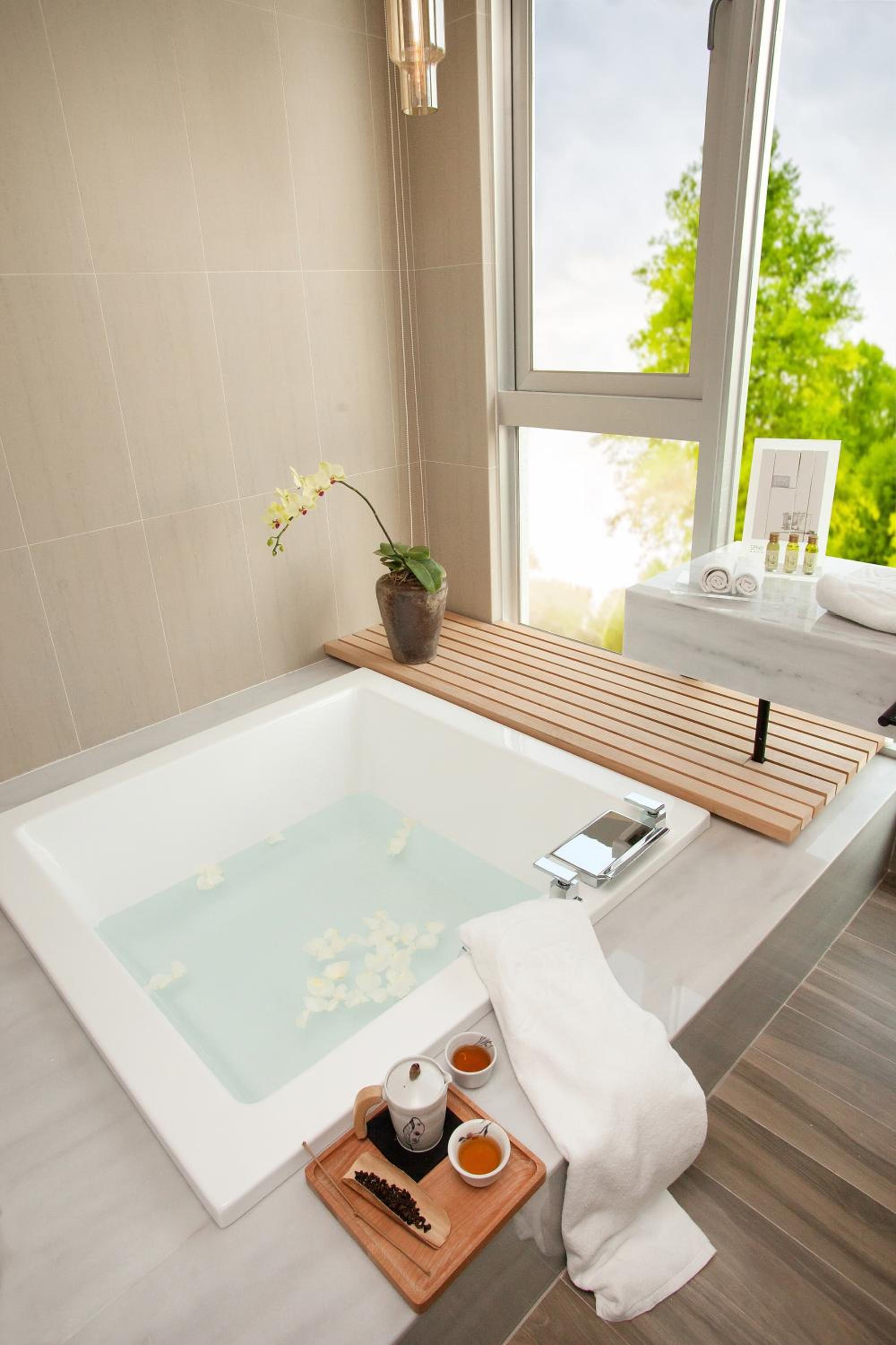 Standard Twin Room with Bath - Photo 8