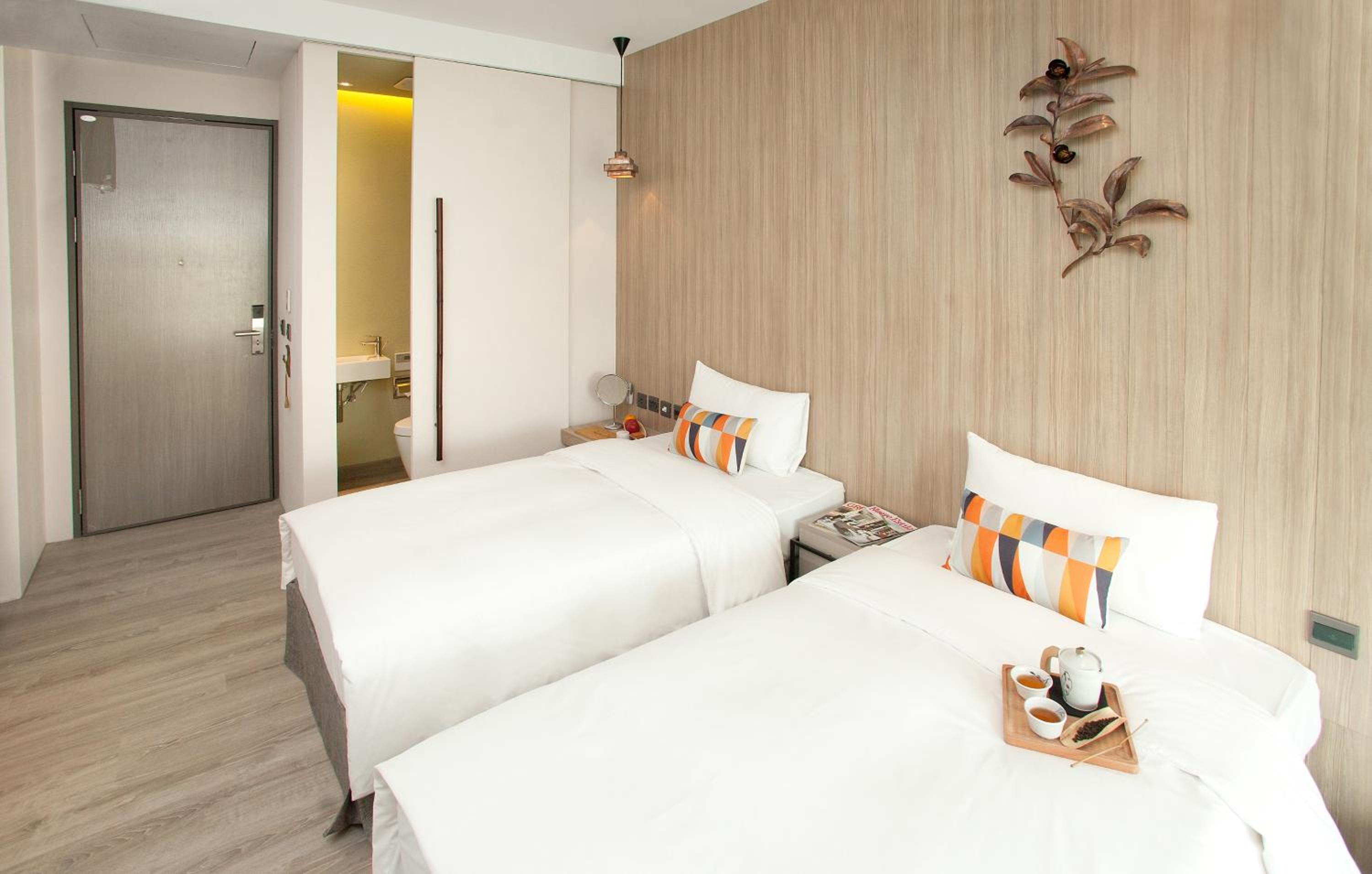 Standard Twin Room with Bath - Photo 6