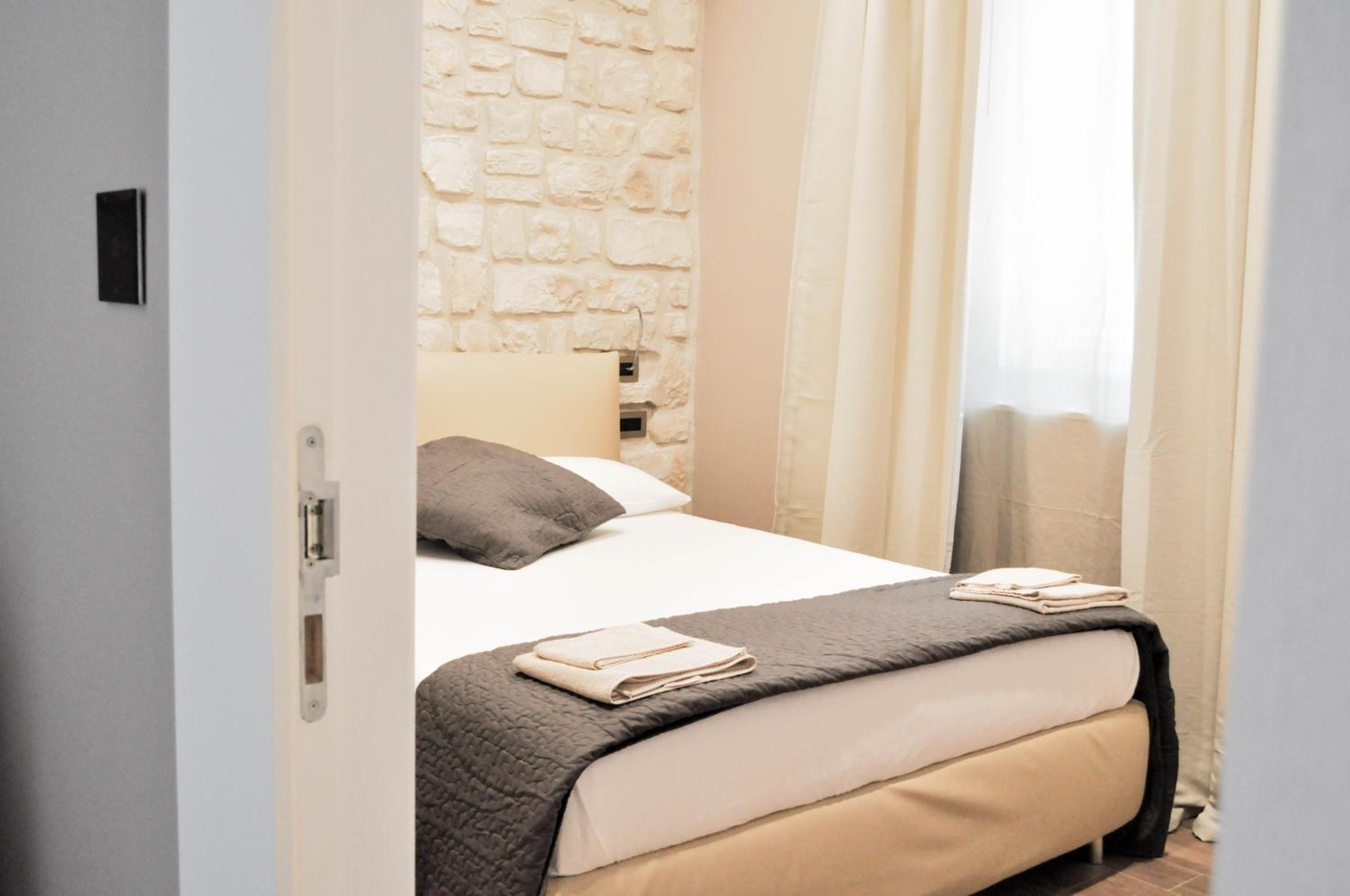 Double Room - Photo 4