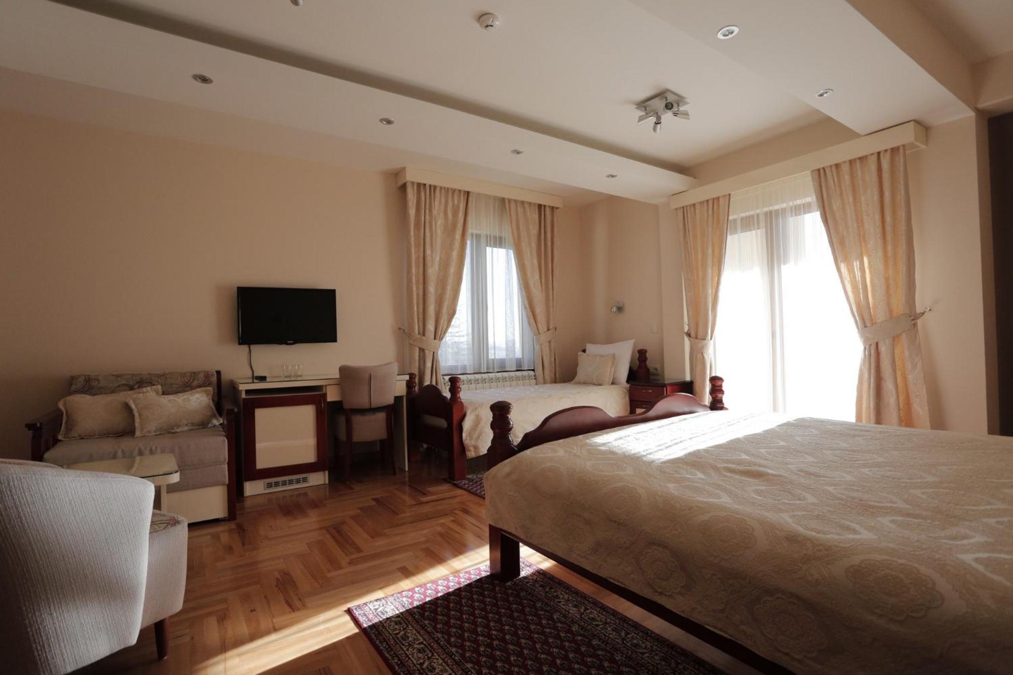 Standard Double Room - Photo 1