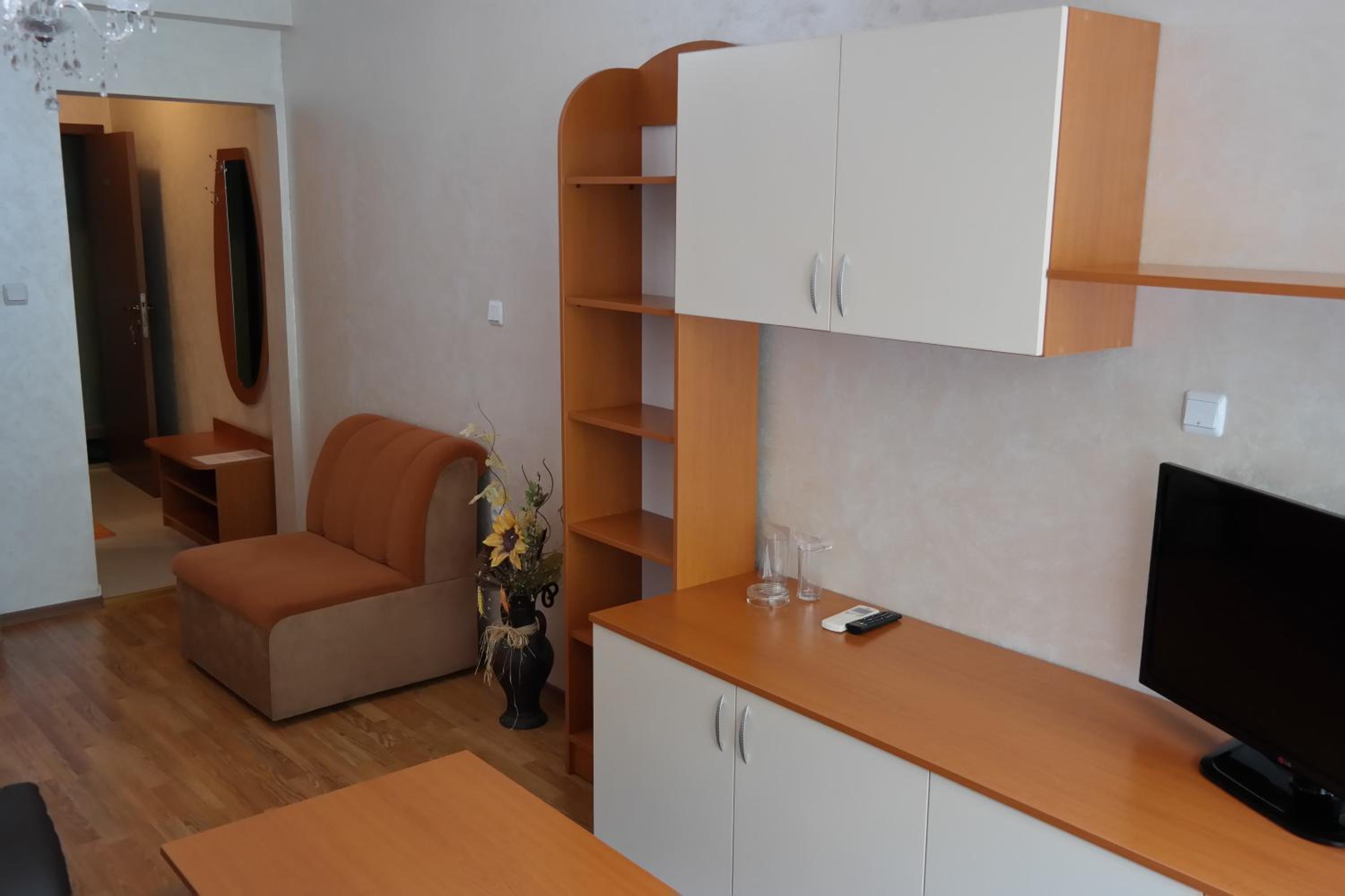 One-Bedroom Suite with Balcony photo 2