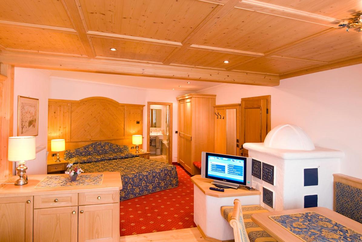 Junior Suite (2 Adults + 2 Children) photo 3