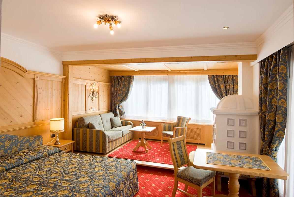 Junior Suite (2 Adults + 2 Children) photo 1
