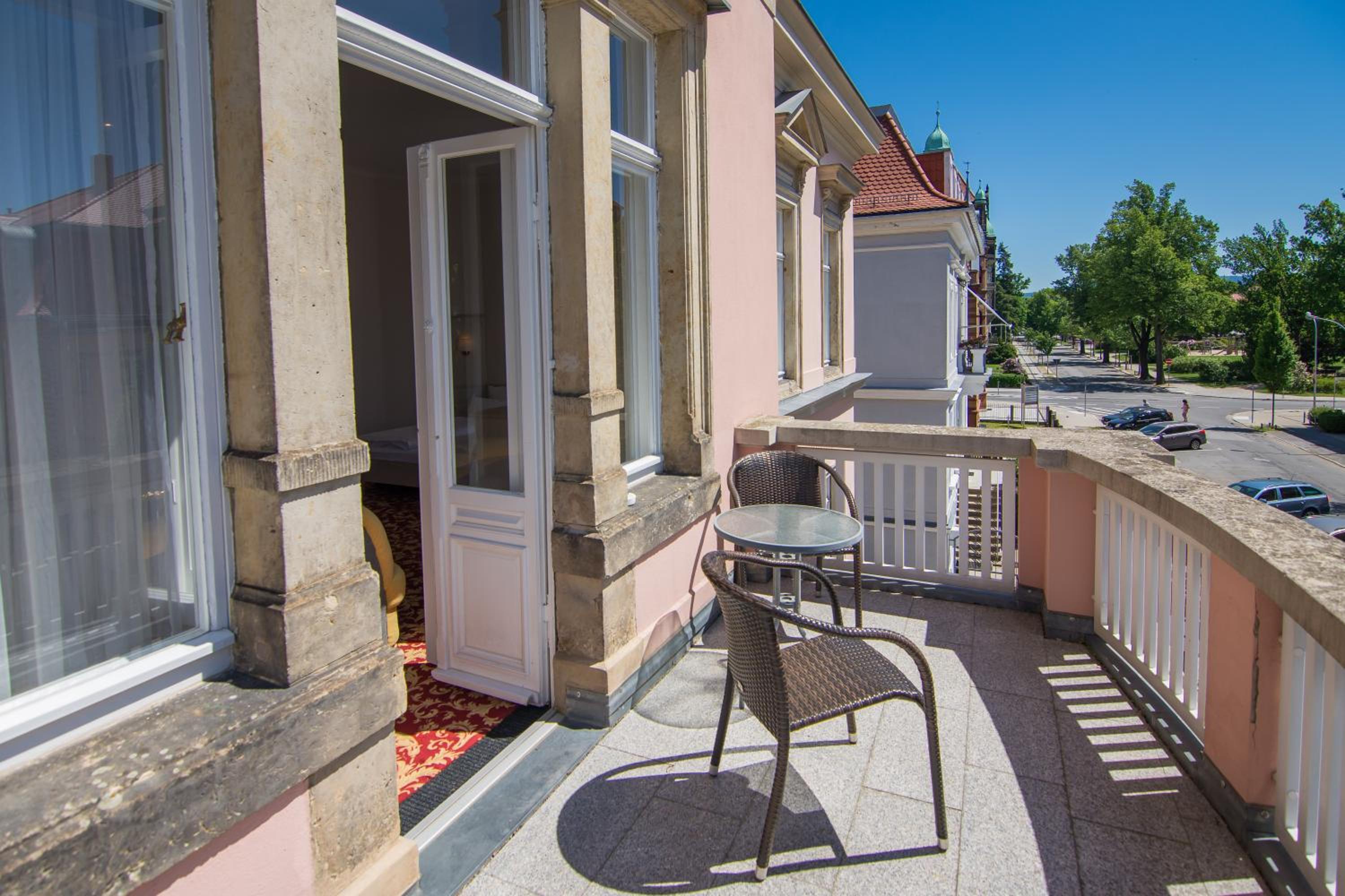 Double Room with Balcony - Photo 7