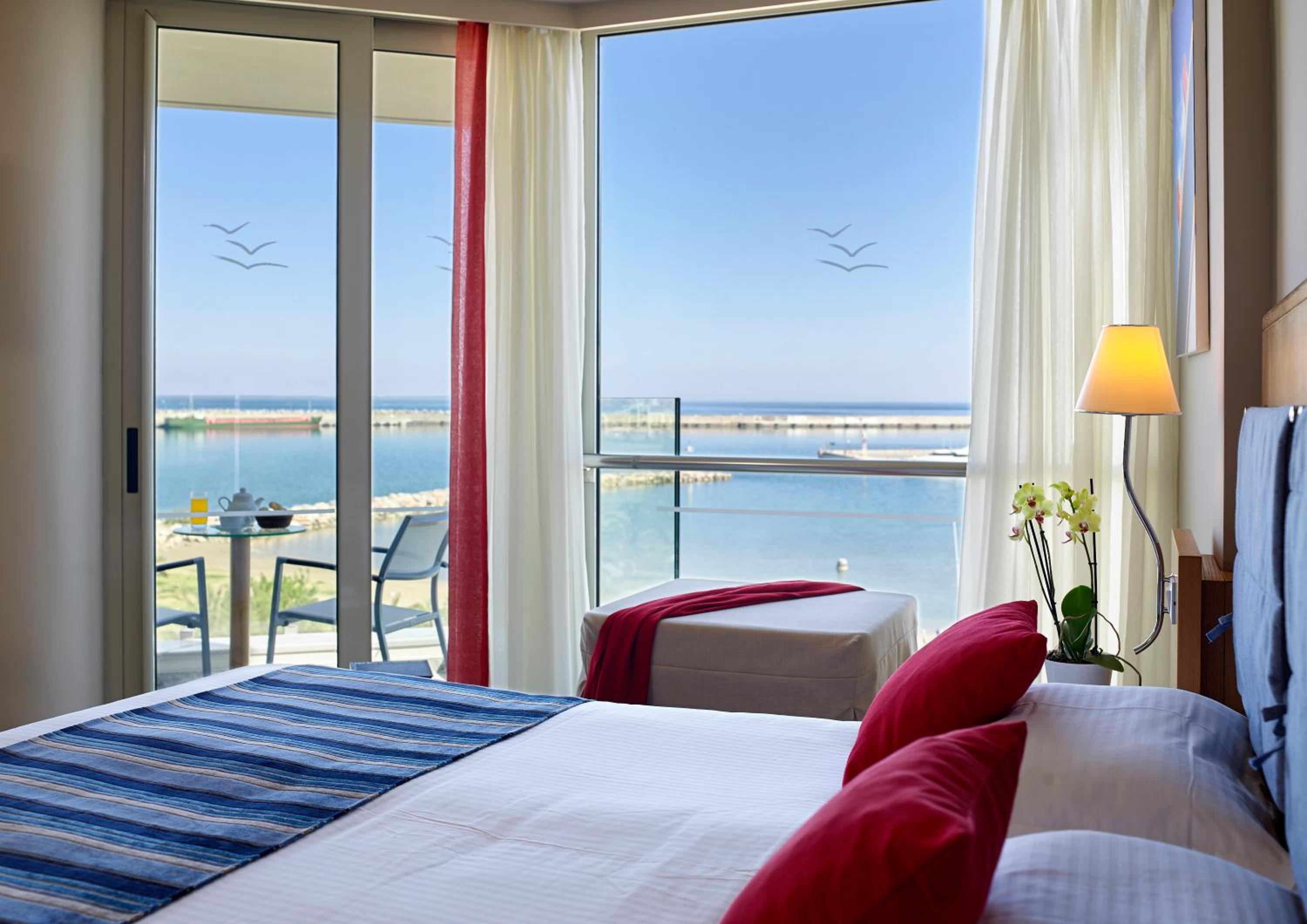 Double Room with Sea View - Photo 2