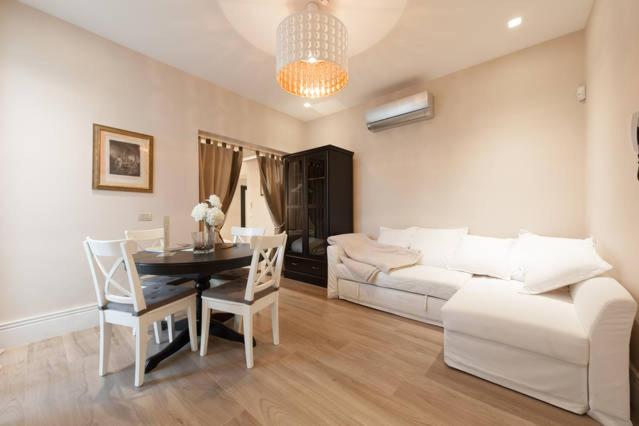 One-Bedroom House photo 3