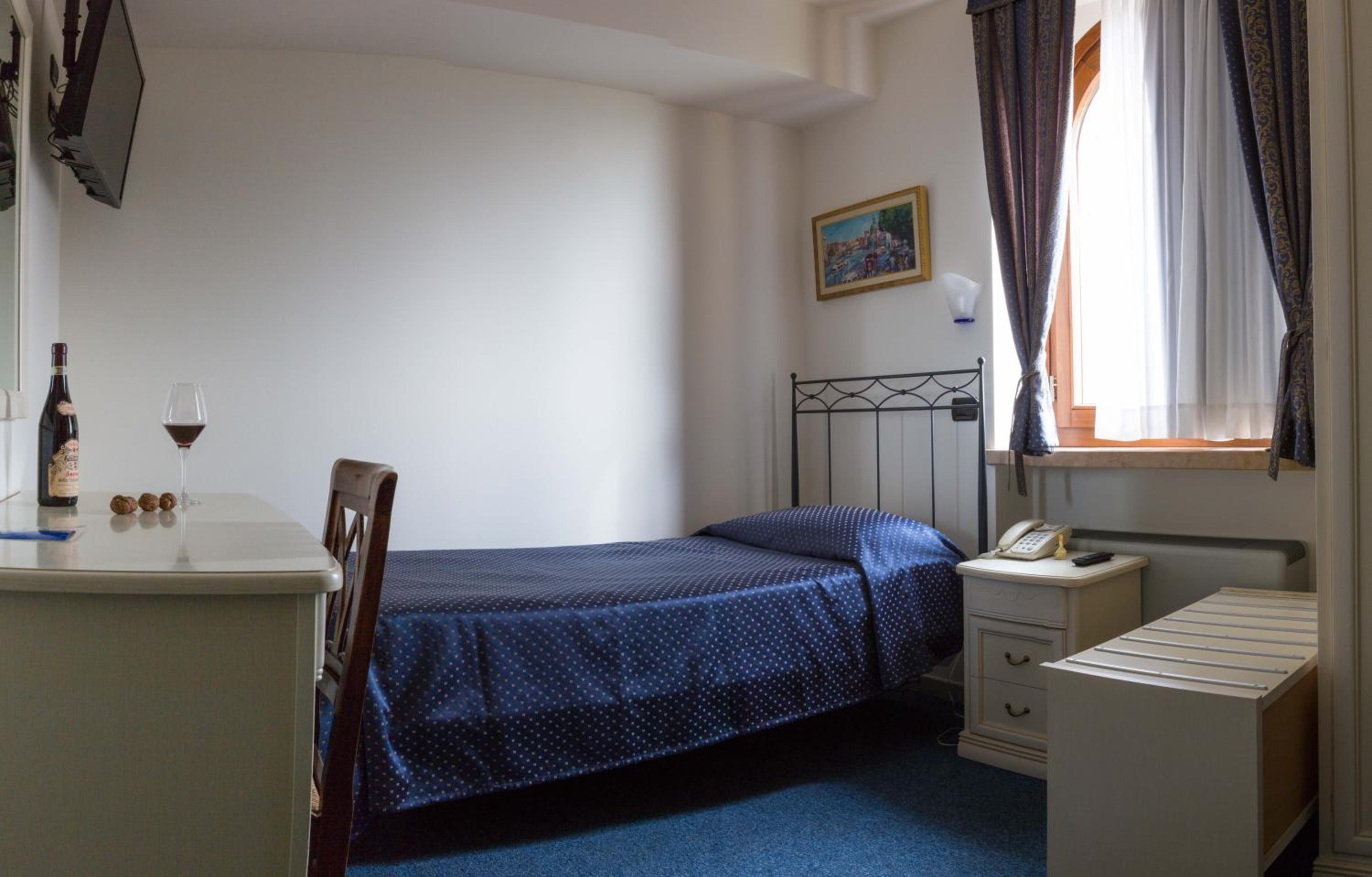 Single Room with Lake View photo 1