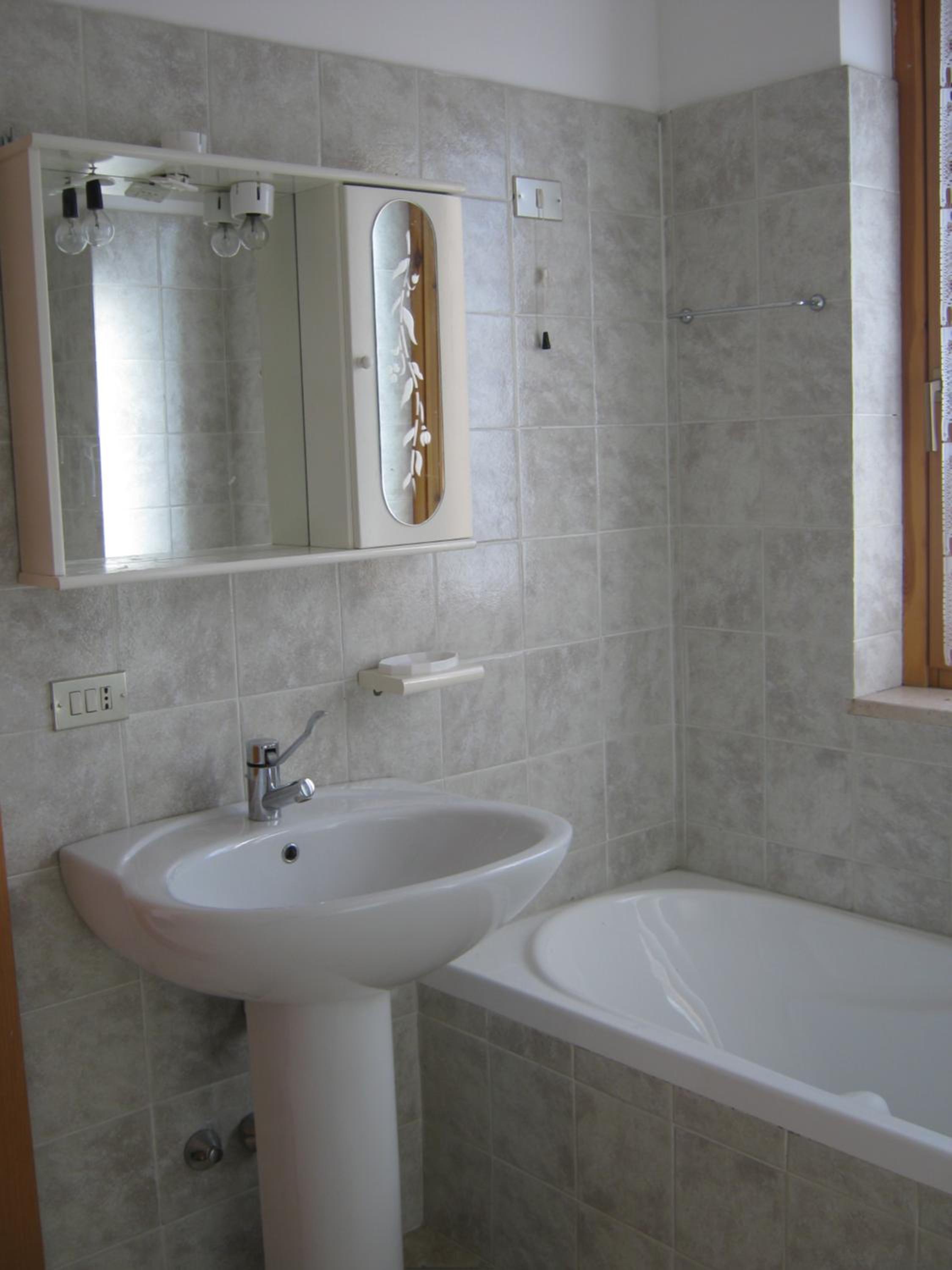 Quadruple Room with Private Bathroom - Photo 4