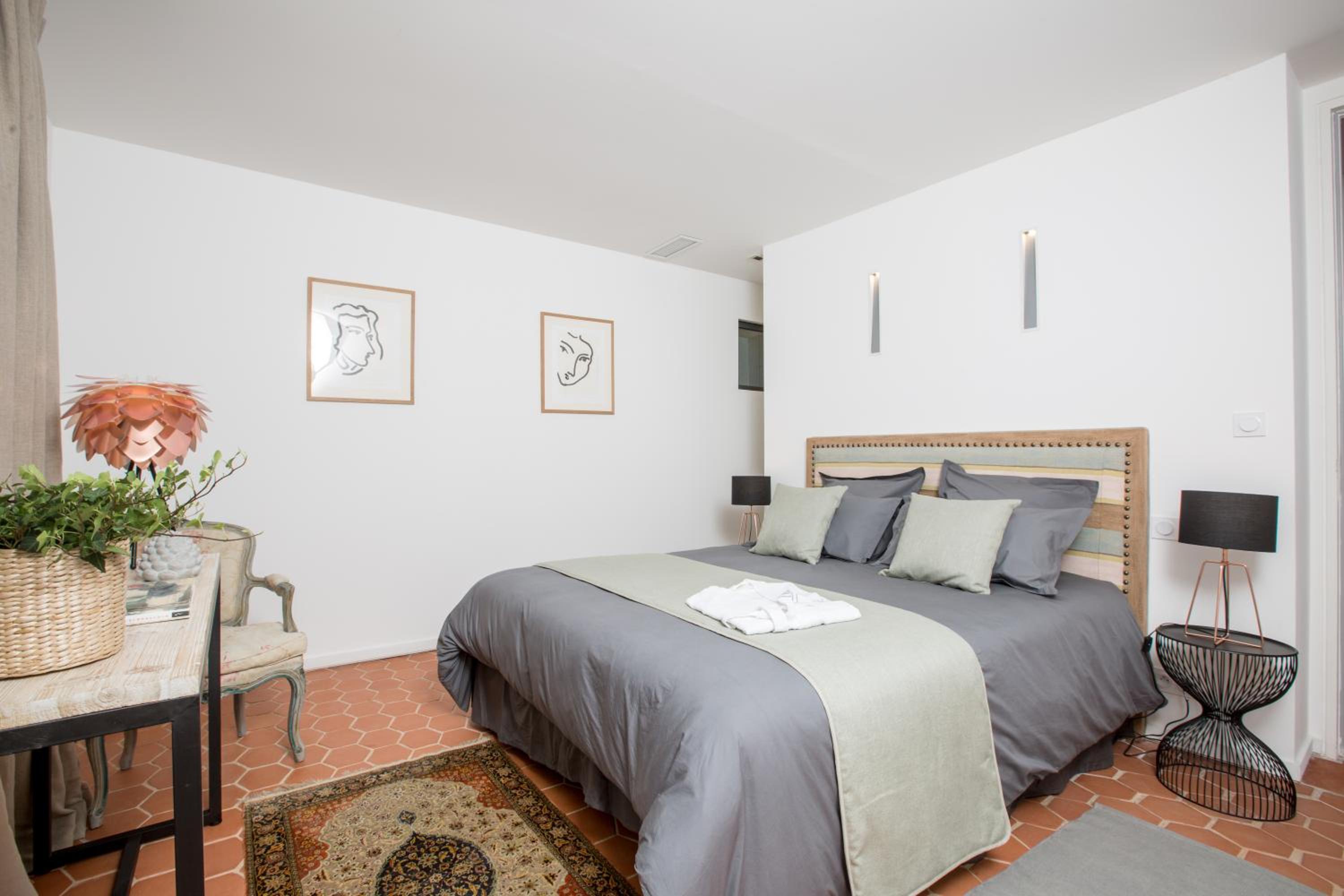 Deluxe Suite - Photo 5