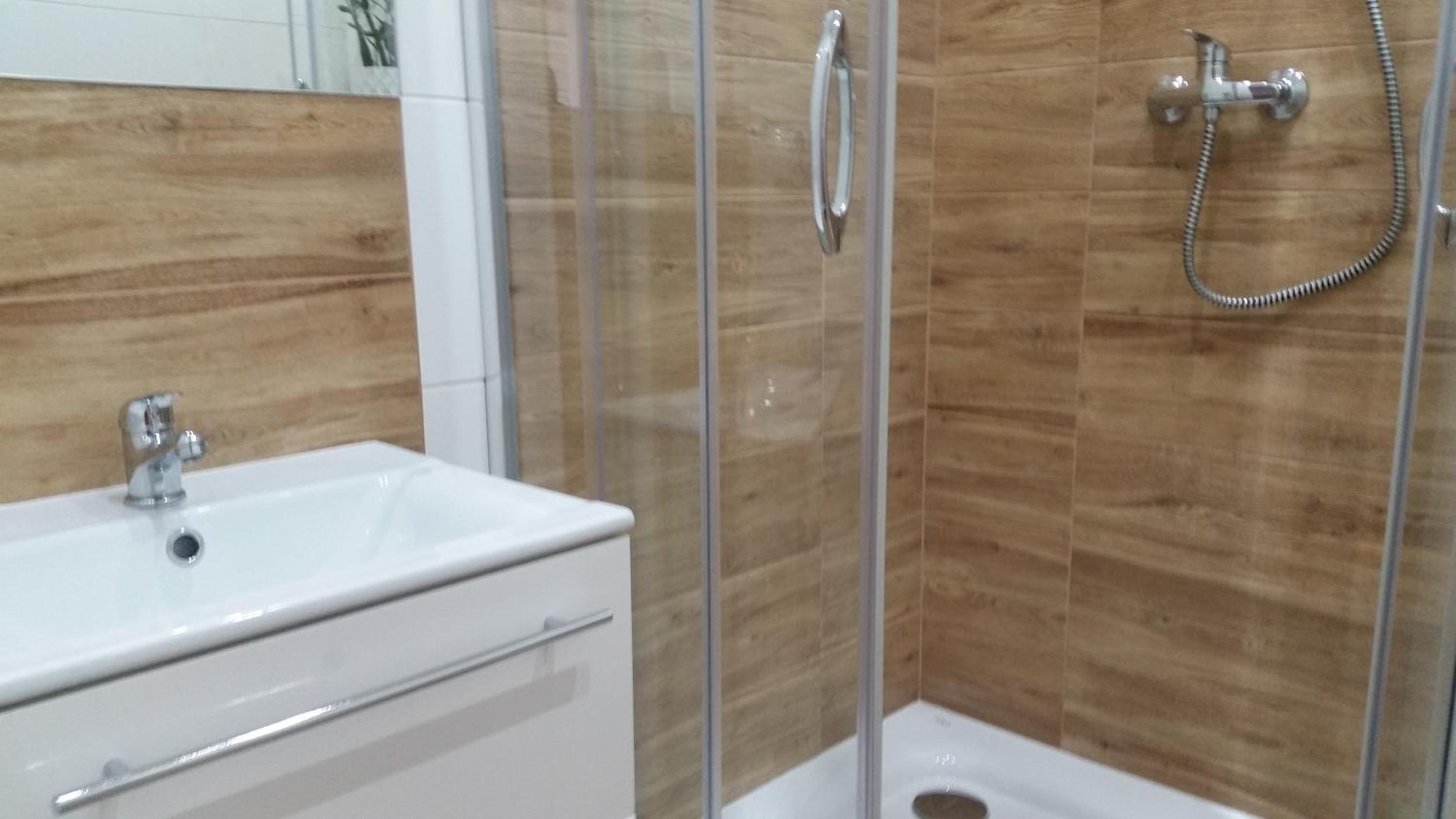 Quadruple Room with Private Bathroom - Photo 7
