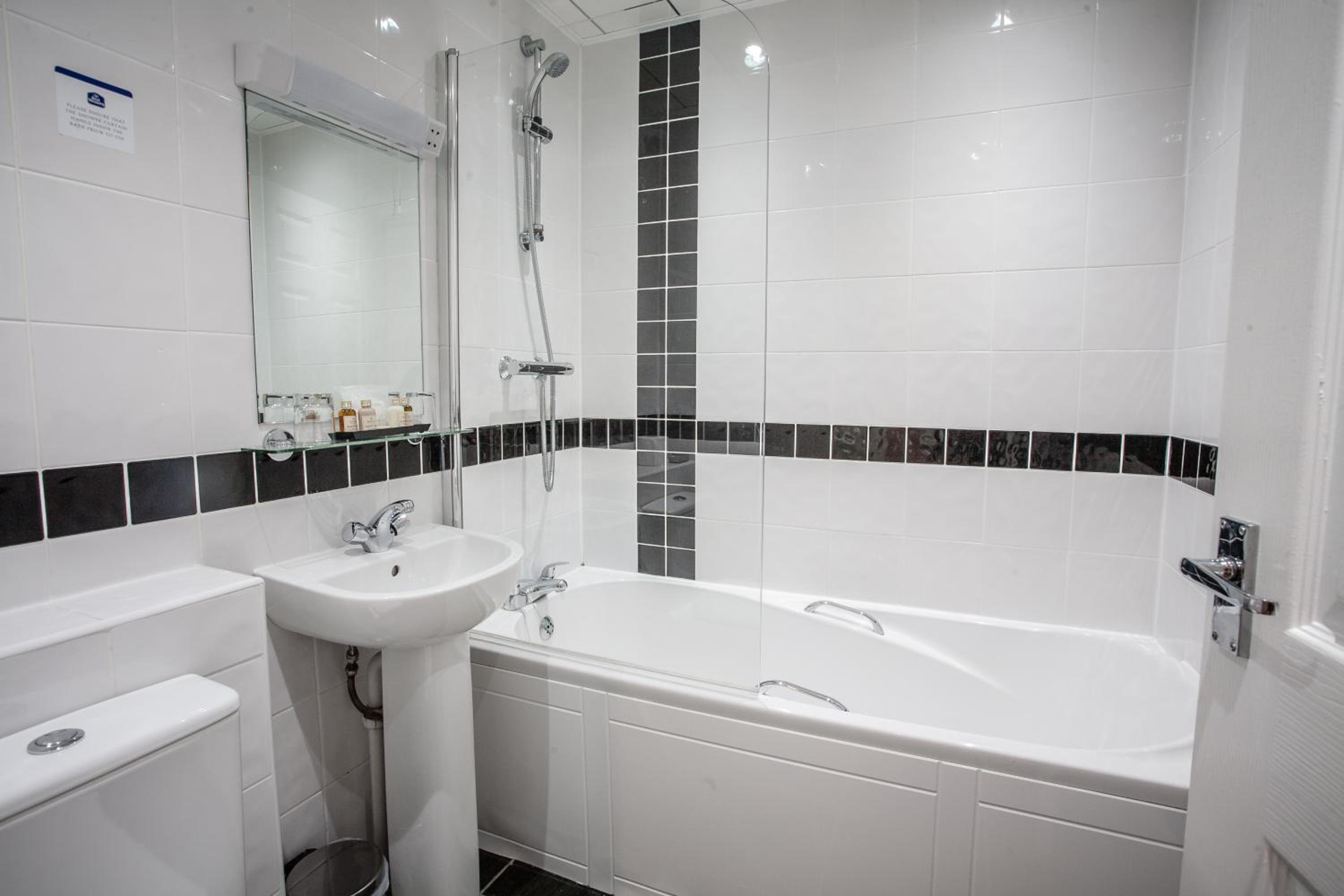 Standard Double Room - Photo 12