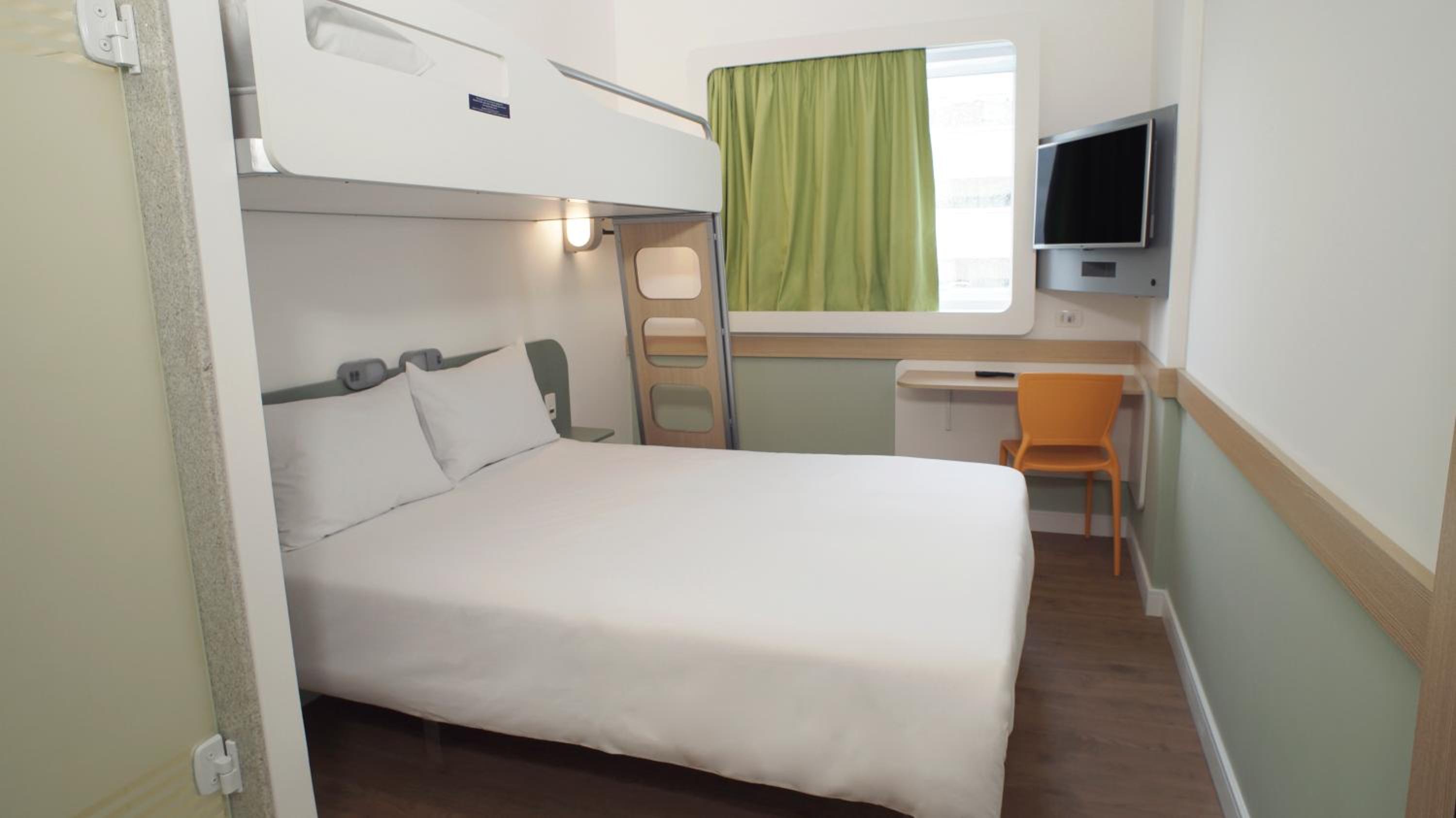 Standard Double Room with 1 Double bed and 1 Single bed, photo 6