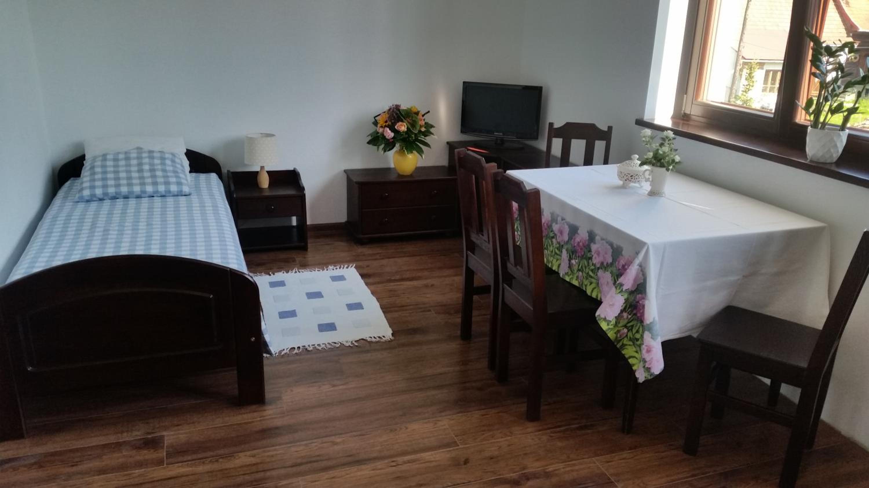Two-Bedroom Suite - Photo 8