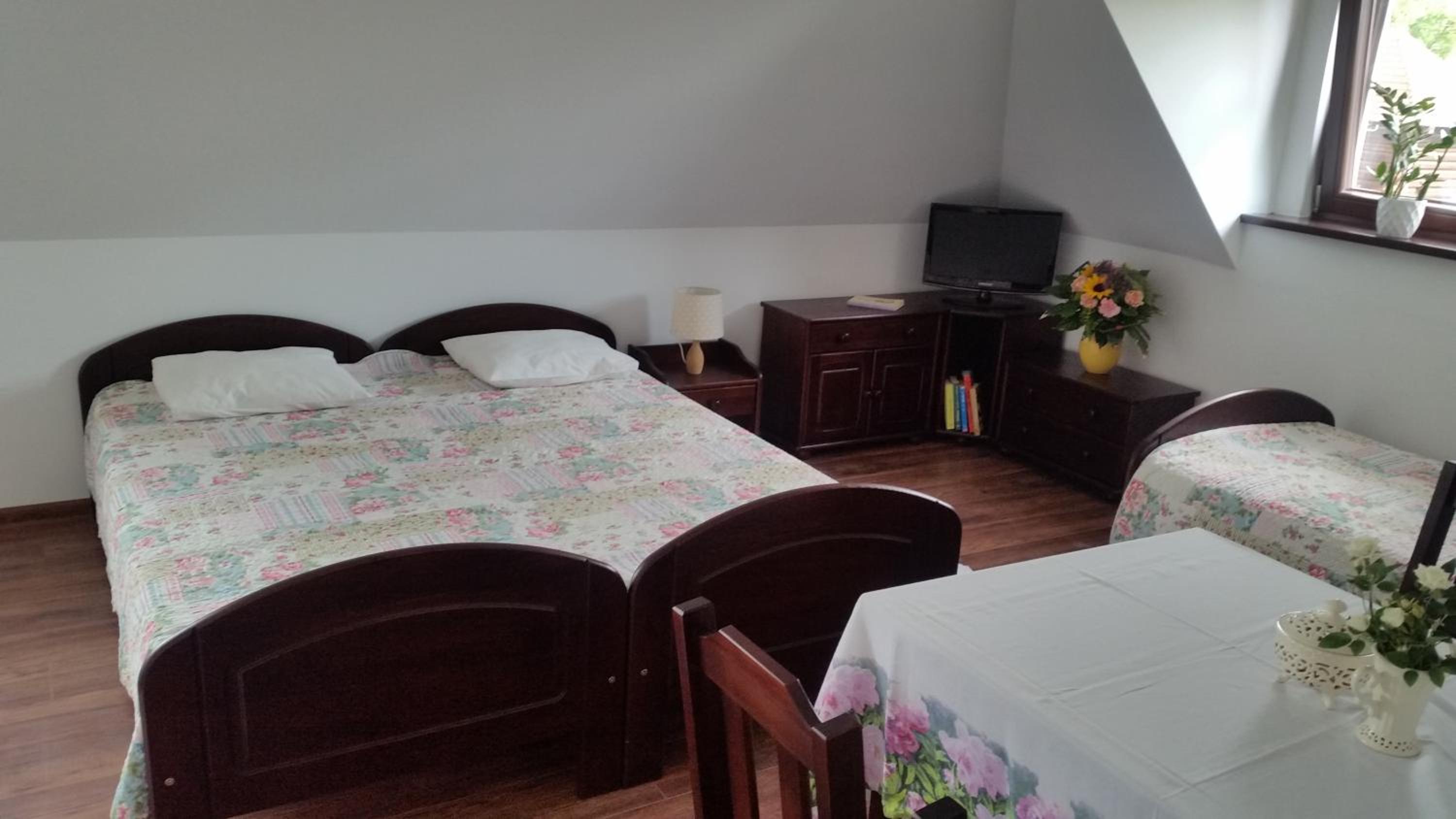 Two-Bedroom Suite - Photo 4
