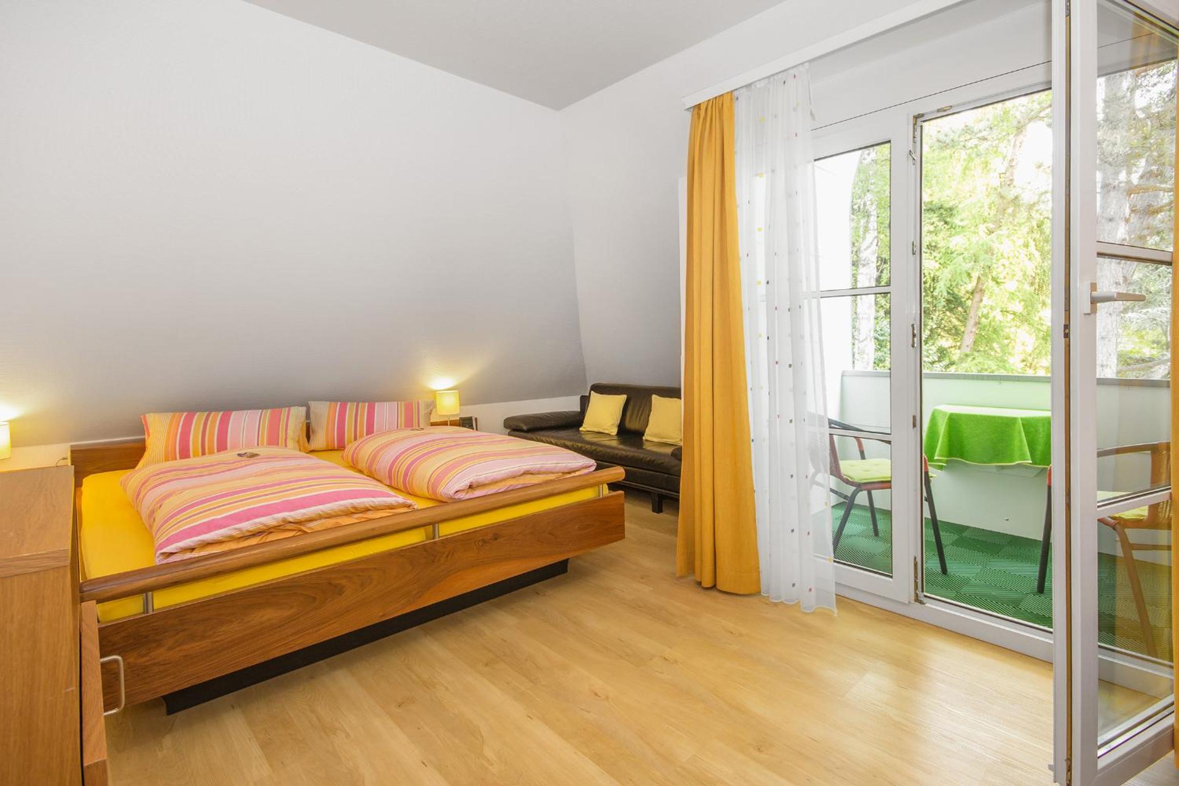 Double Room with Balcony and Garden View