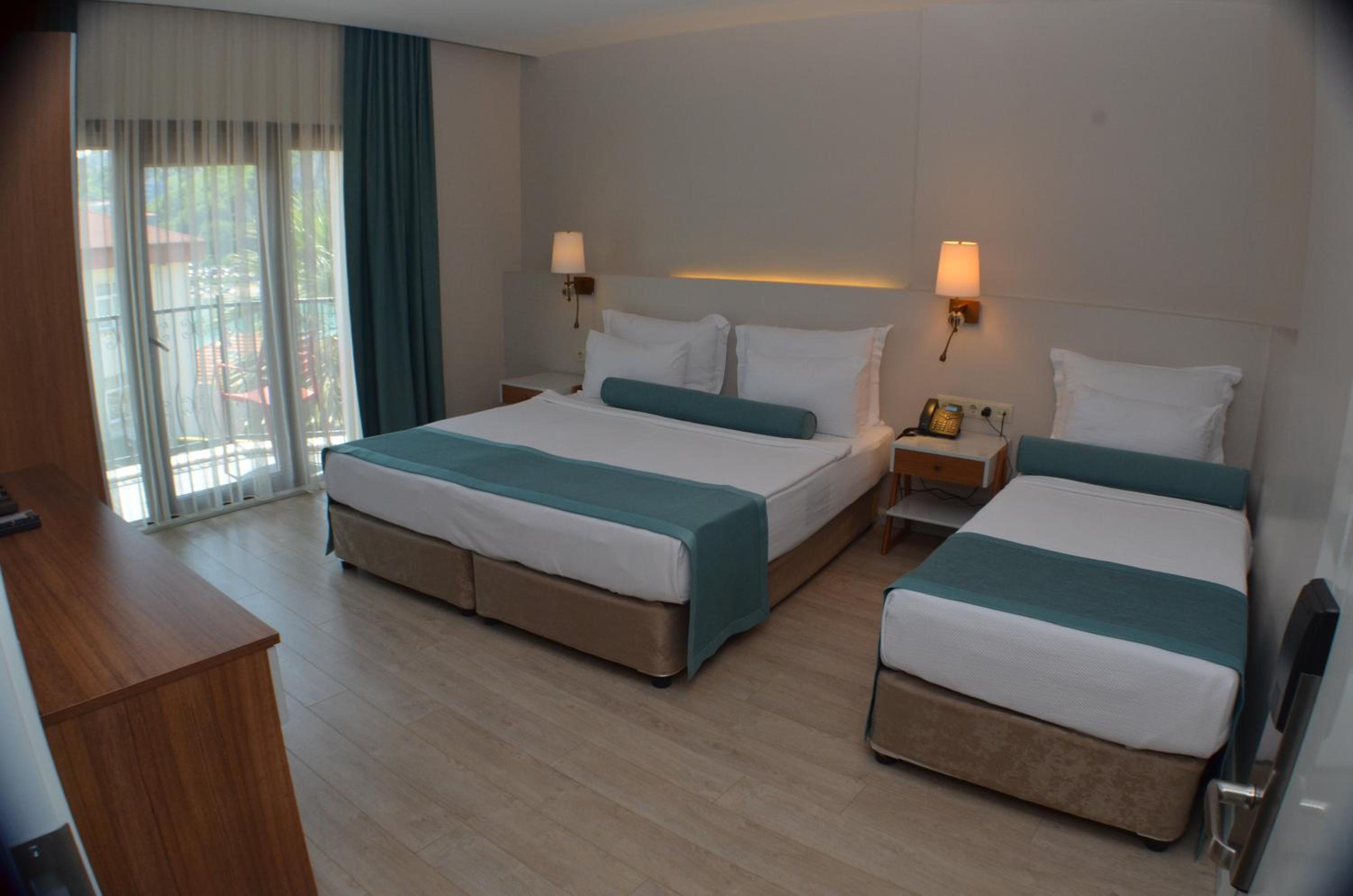 Deluxe Triple Room with Partial Sea View