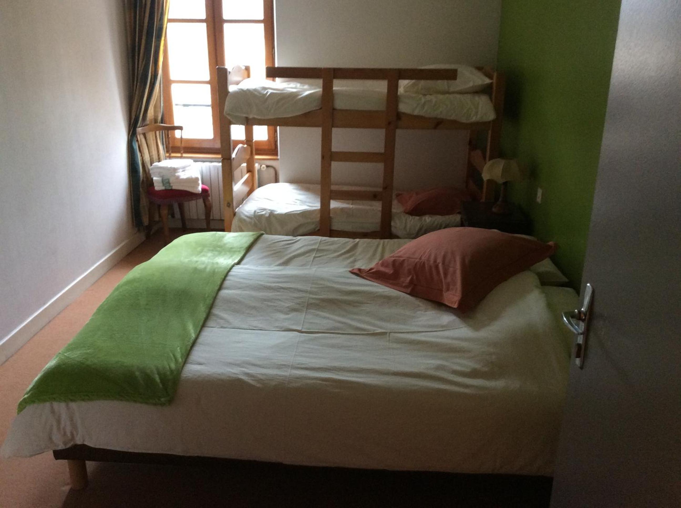 Basic Quadruple Room (2 Adults + 2 Children) photo 2