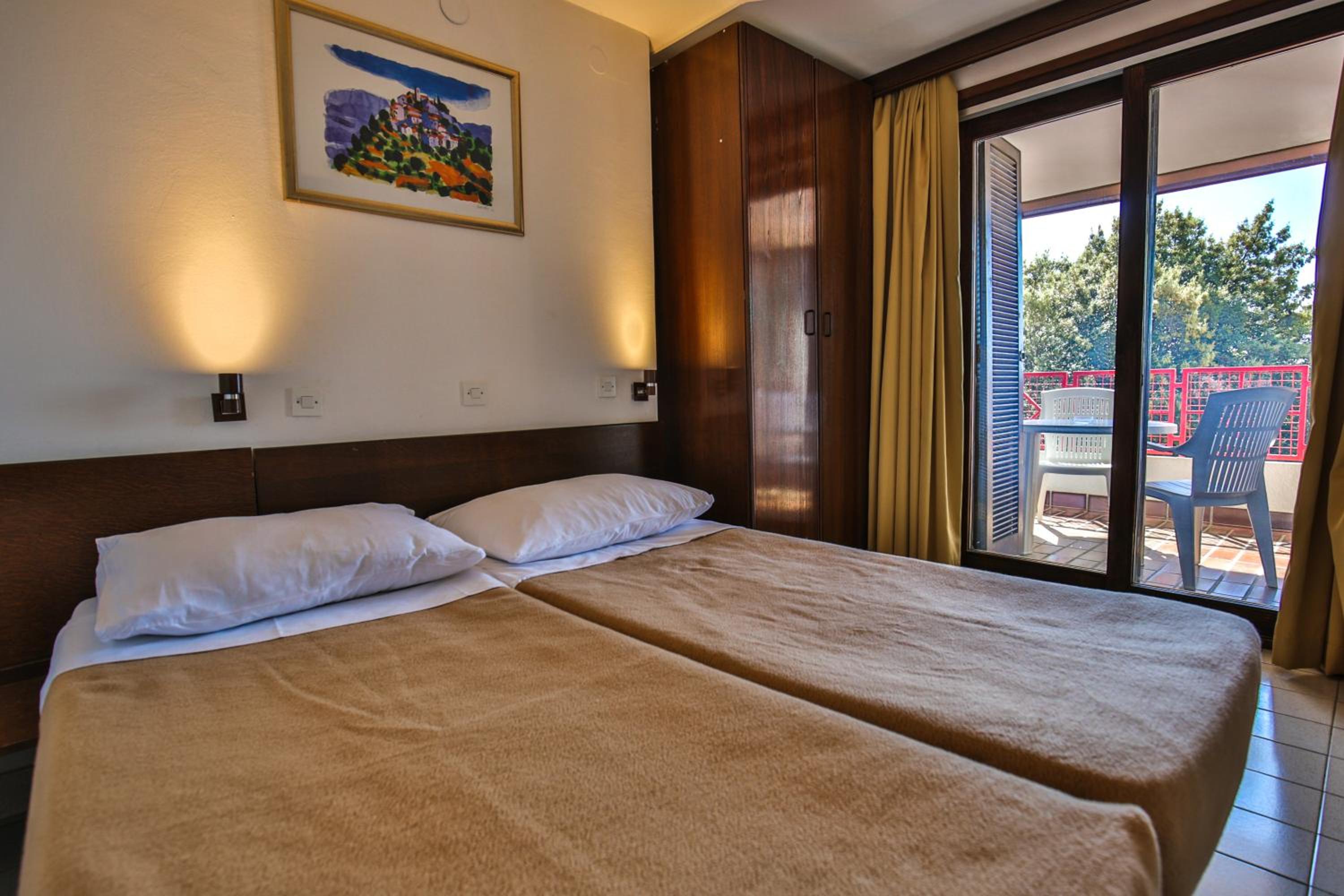 One-Bedroom Apartment With Park View (3 Adults) photo 1